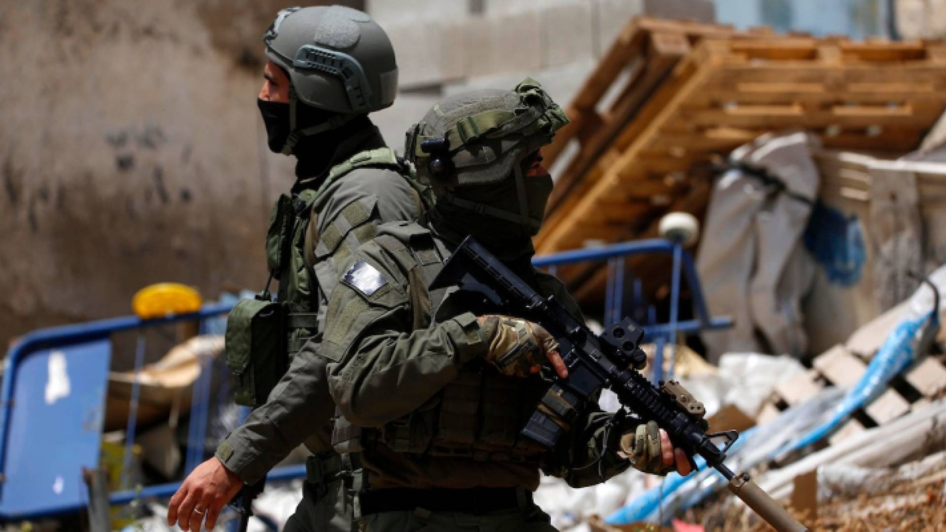 جنديان يتبعان للاحتلال الإسرائيلي