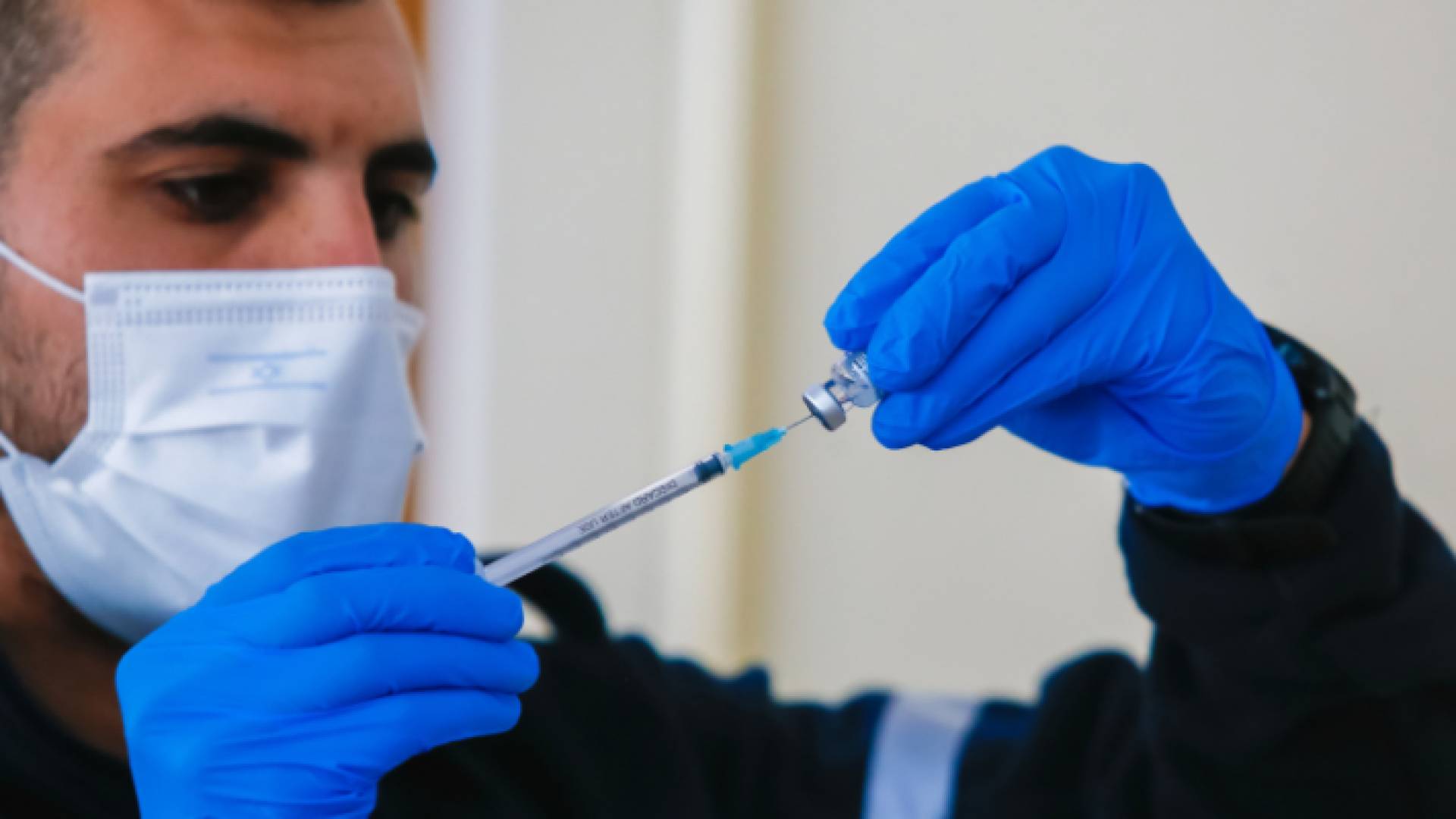 استمرار حملة التطعيم ضد كورونا في فلسطين