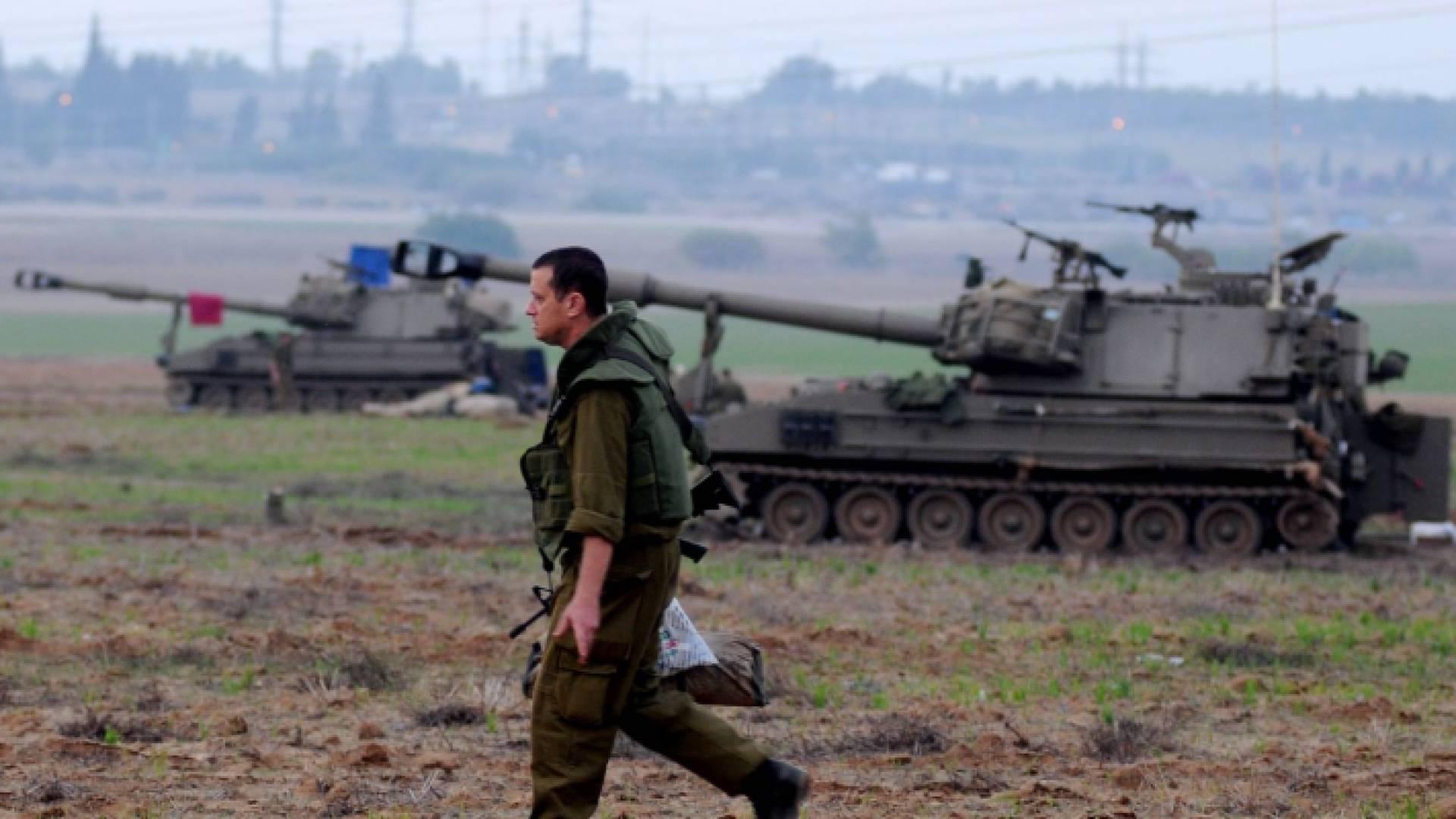 الجرافات والاليات العسكرية توغلت عشرات الأمتار شرقي مخيم المغازي