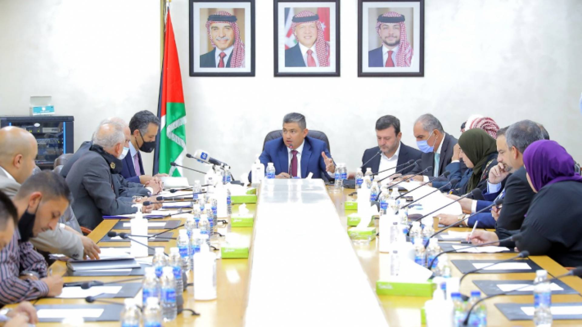 جانب من اجتماع لجنة السياحة والاثار والخدمات العامة النيابية