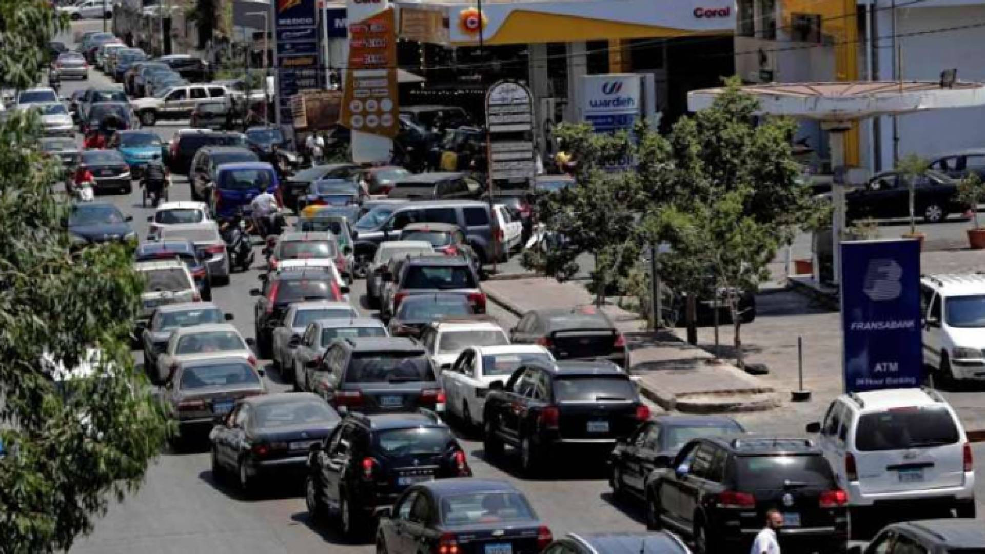 لم يبق قطاع أو طبقة بمنأى عن تداعيات الانهيار