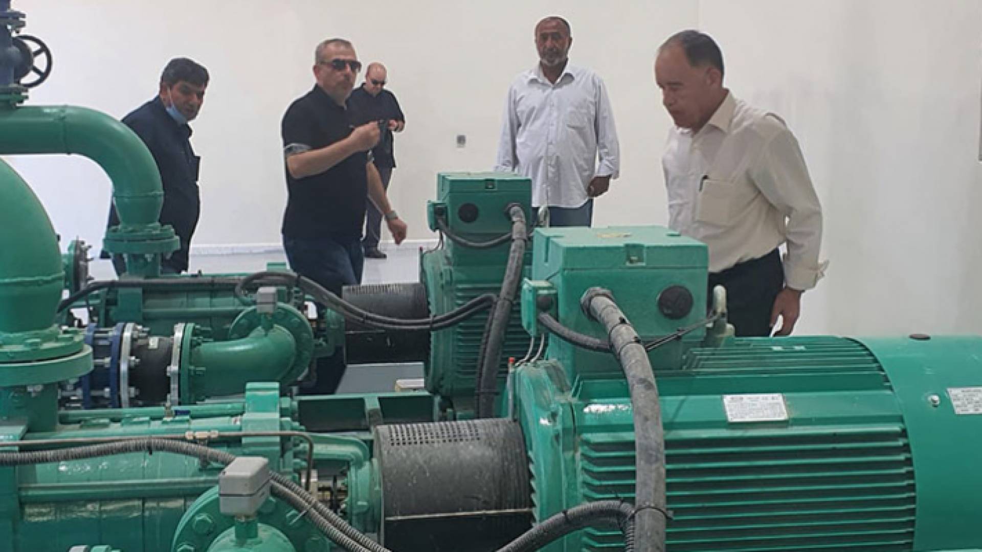 وزير المياه يتفقد التزويد المائي