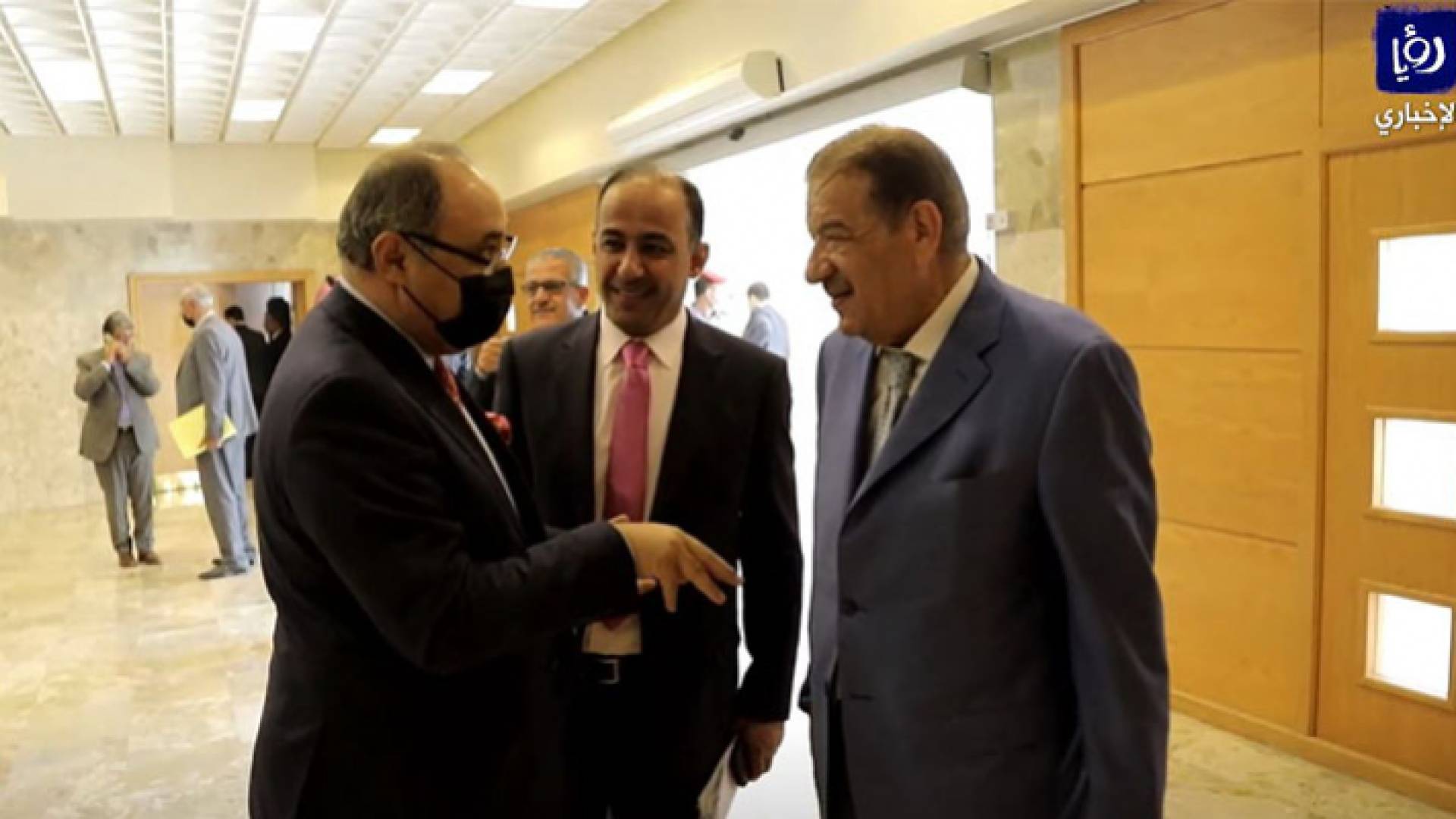 وزير الاعلام والنائبين عبدالكريم الدغمي ونضال حياري