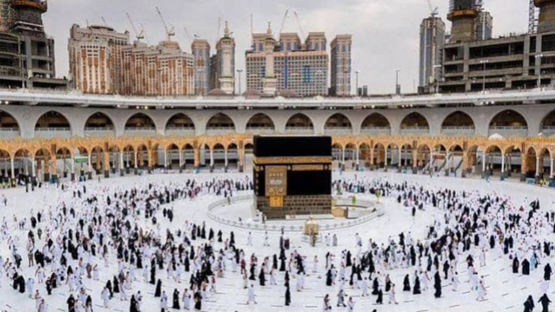 العمرة في الكعبة المشرفة - أرشيفية