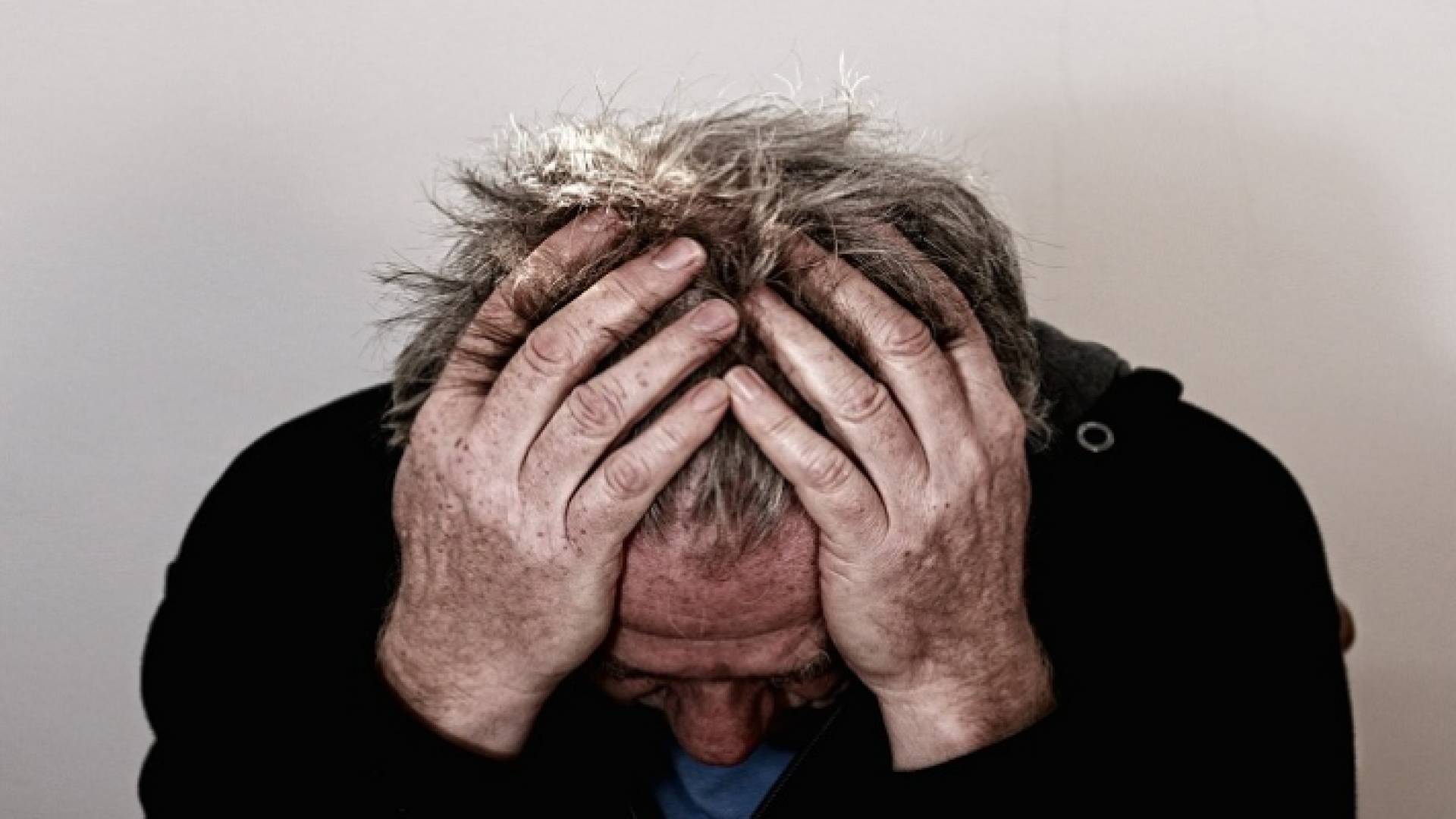 غالبية الذين يتورطون في فخ الإدمان يتلقون جرعتهم الأولى من أصدقاء سوء