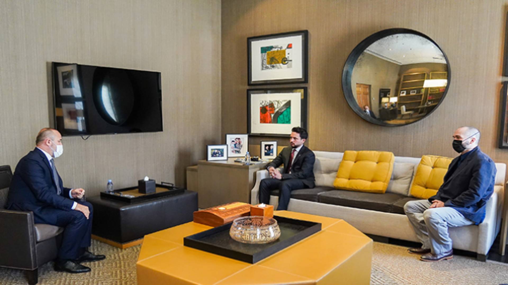 مندوبا عن الملك، ولي العهد يتسلم رسالة من الرئيس الشيشاني