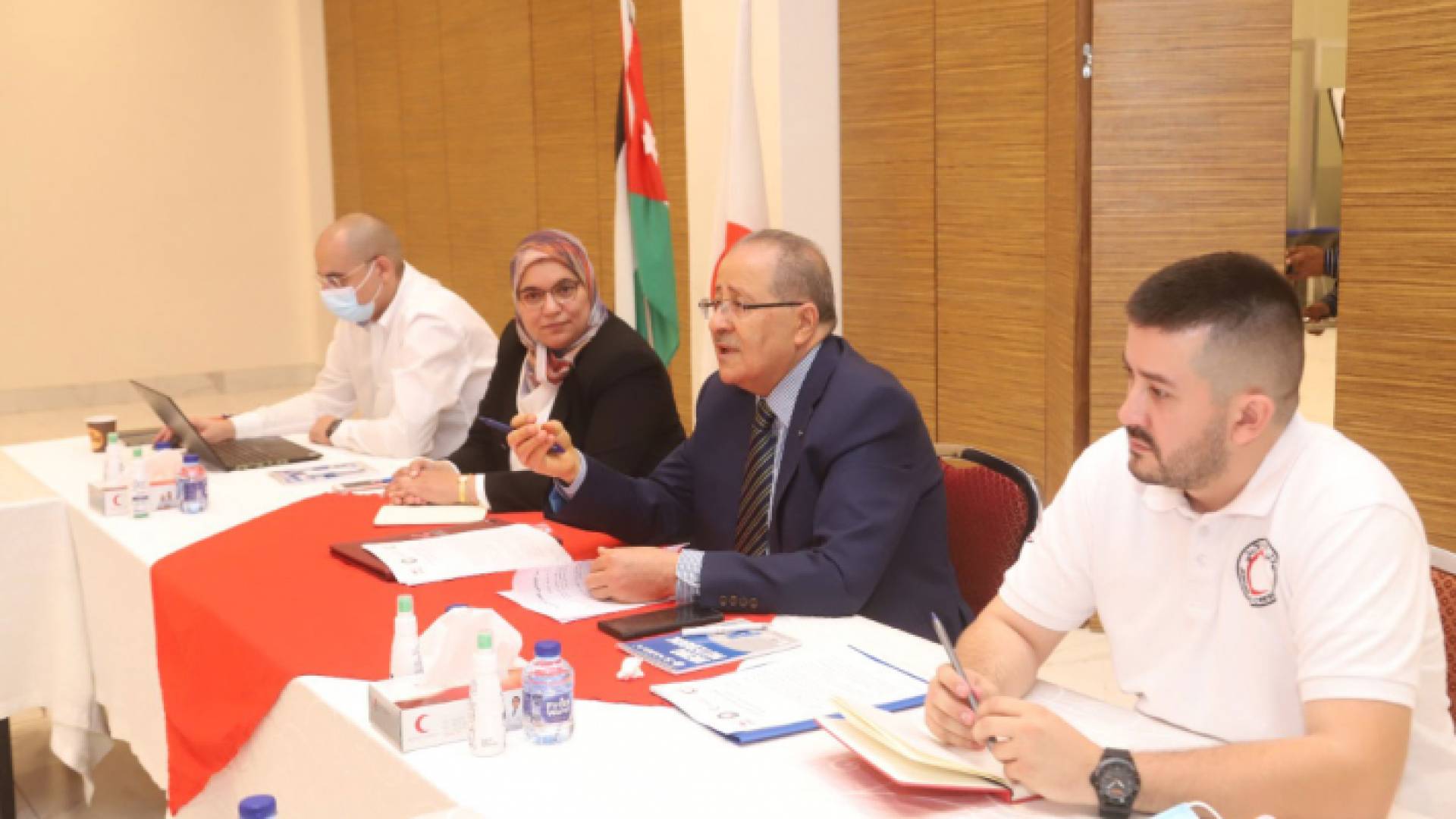 من الاجتماع الذي عقد في مقر الهلال الأحمر الأردني