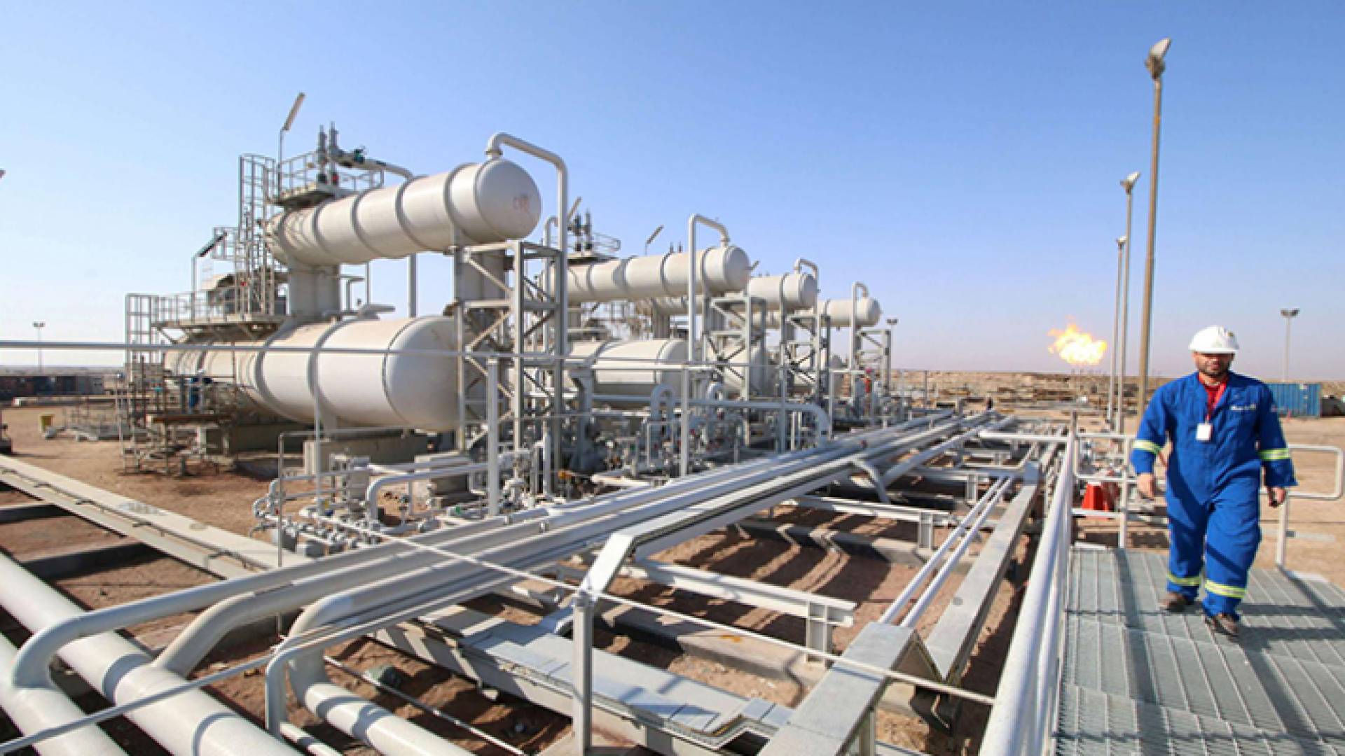 البيت الأبيض يدعو لزيادة إنتاج النفط المقررة من كبار المنتجين