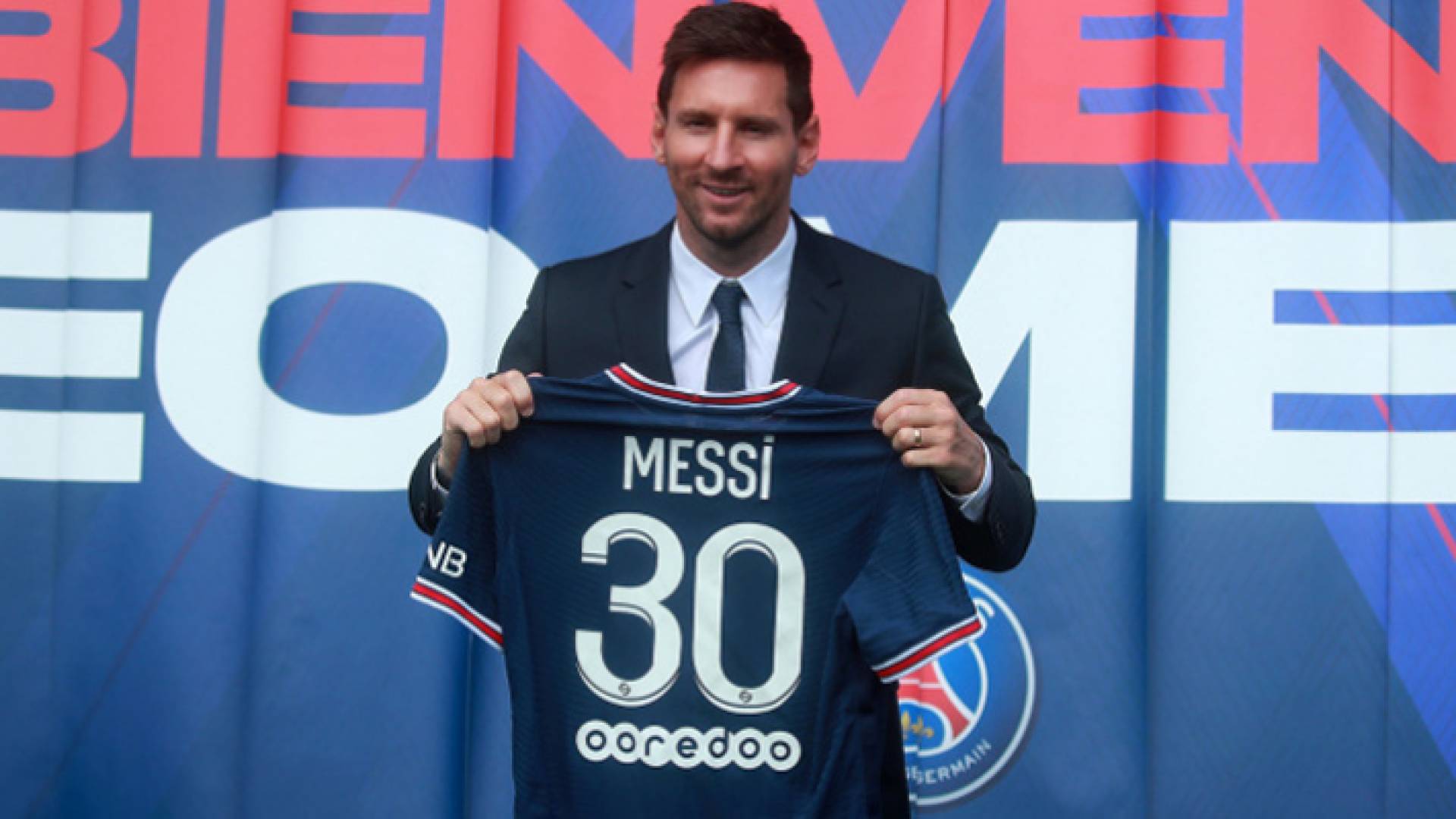 ميسي لدى انتقاله الى باريس سان جيرمان