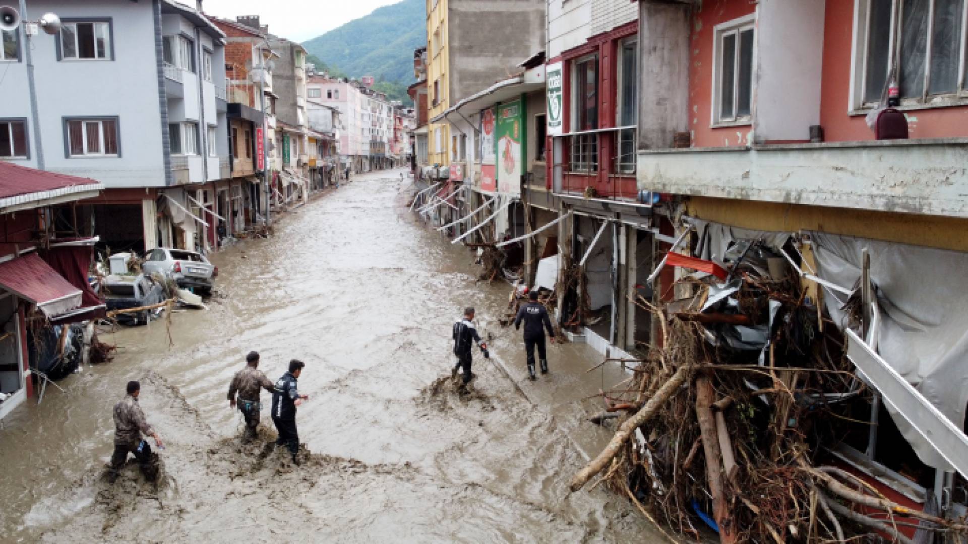 جانب من السيول الجارفة في مناطق شمال تركيا