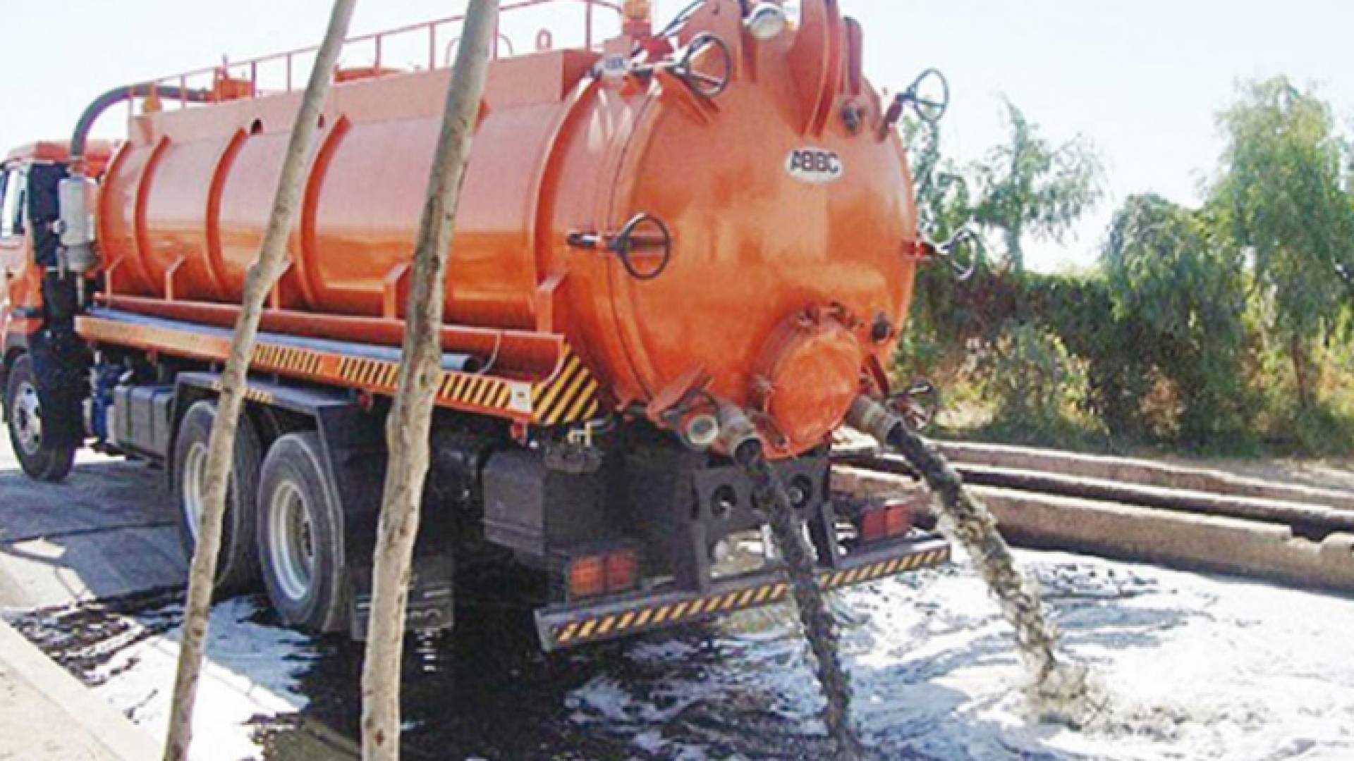 صهريج نقل مياه عادمة - أرشيفية