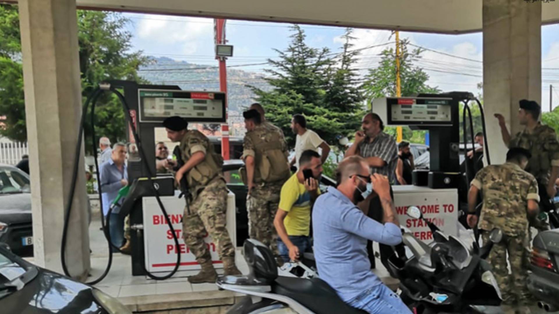 الجيش اللبناني يداهم احدى محطات الوقود