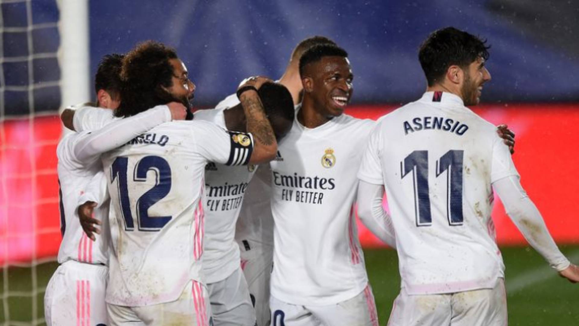 لاعبو فريق ريال مدريد خلال الاحتفال بتسجيل هدف