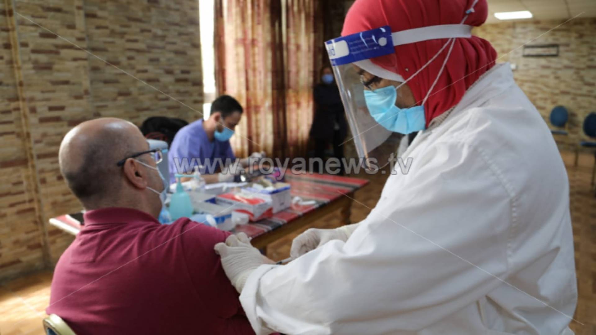 الصورة من إحدى مراكز التطعيم