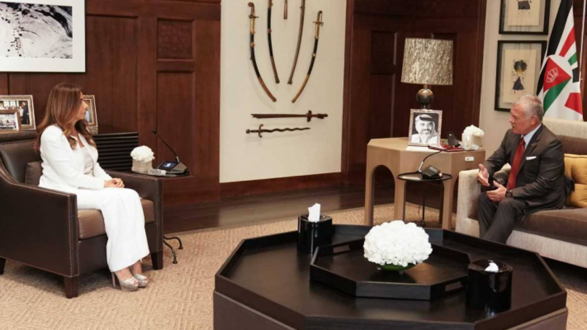 جلالة الملك والوزيرة اللبنانية زينة عكر