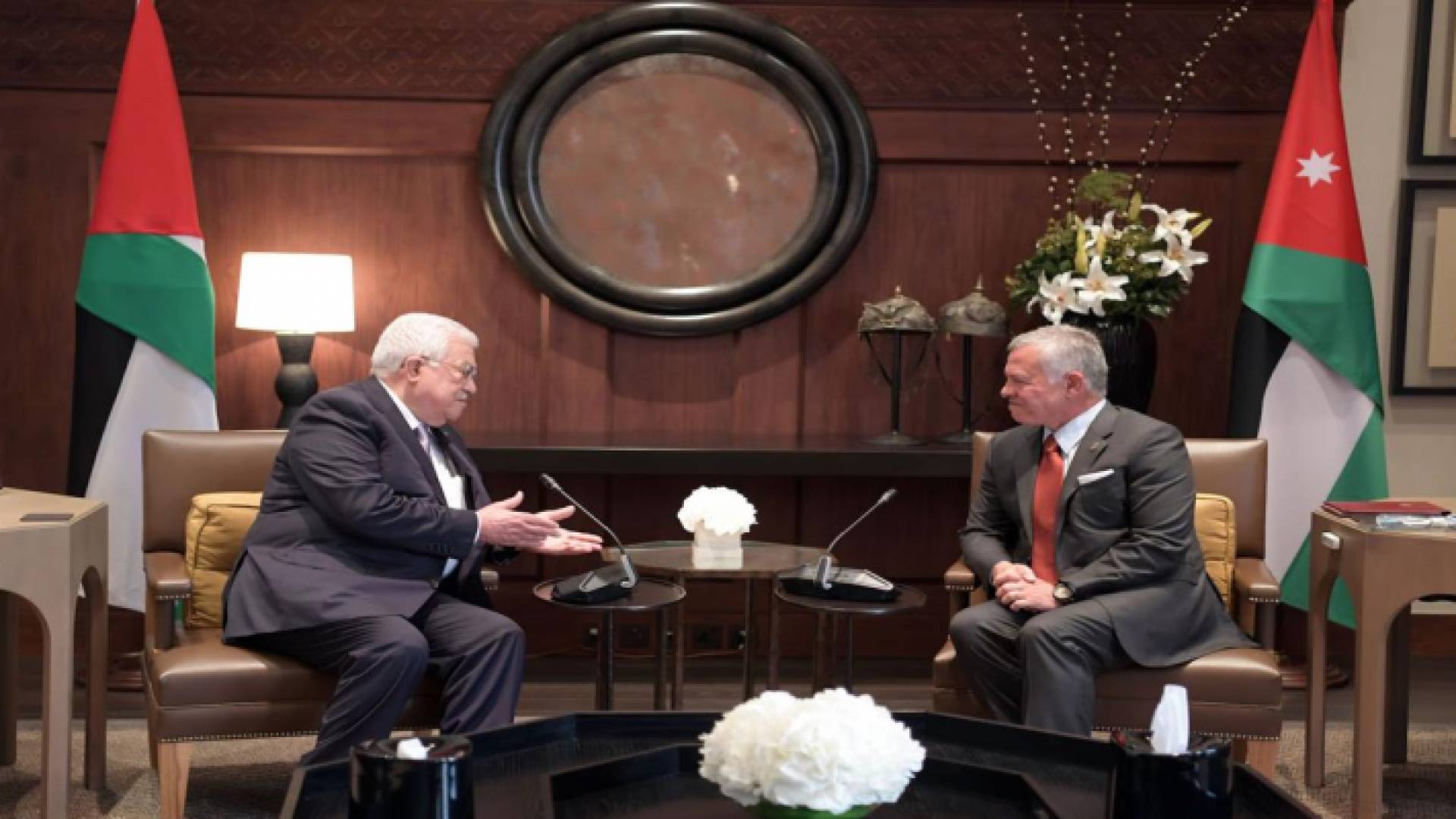 جانب من اللقاء بين الملك عبدالله الثاني والرئيس الفلسطيني