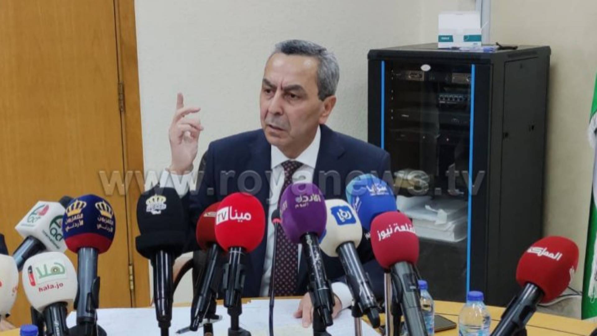 وزير التربية والتعليم وزير التعليم العالي والبحث العلمي ، الدكتور محمد أبو قديس