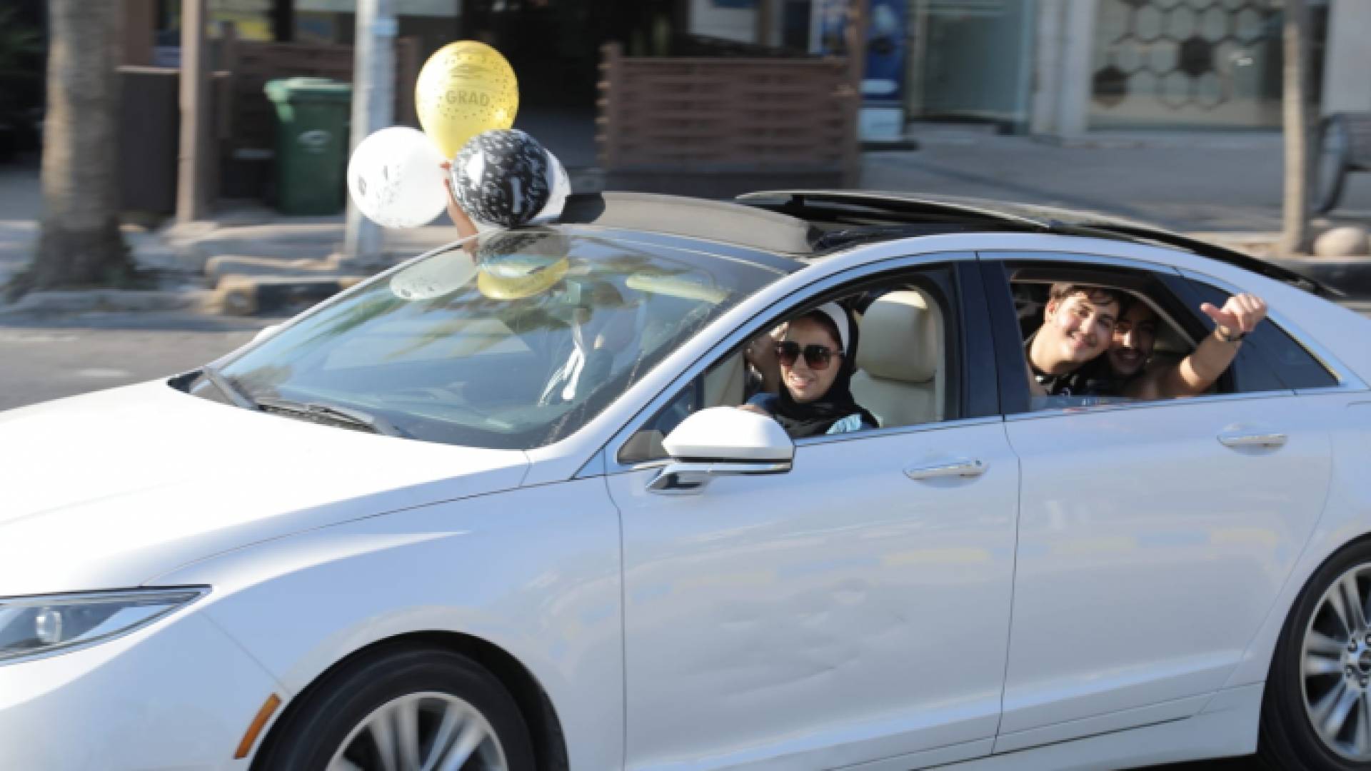 مهن احتفالات التوجيهي