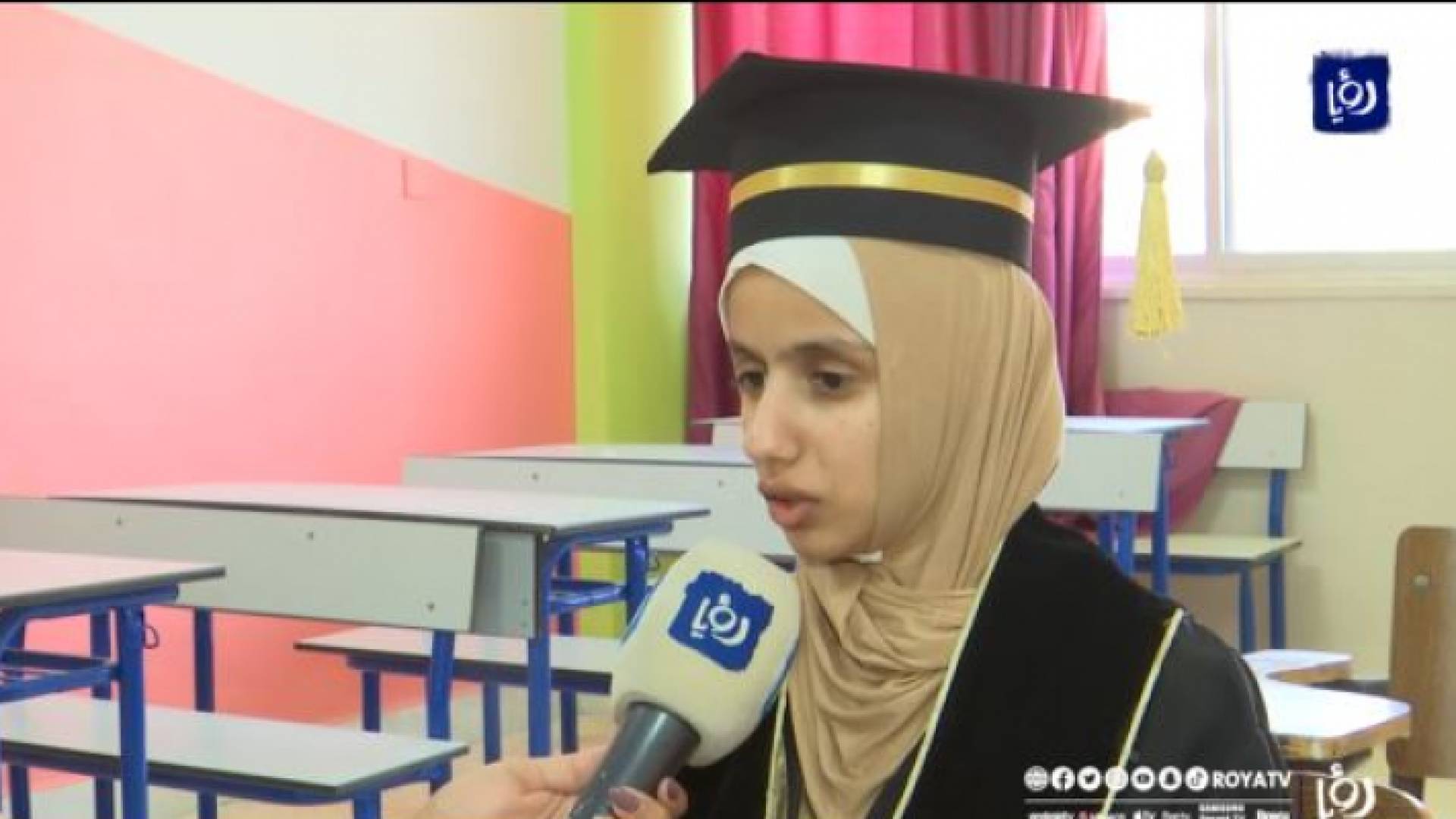 الطالبة مايا خالد محمد الجدعان الحاصلة على المركز الخامس بامتحان الثانوية العامة على مستوى المملكة بالفرع الأدبي