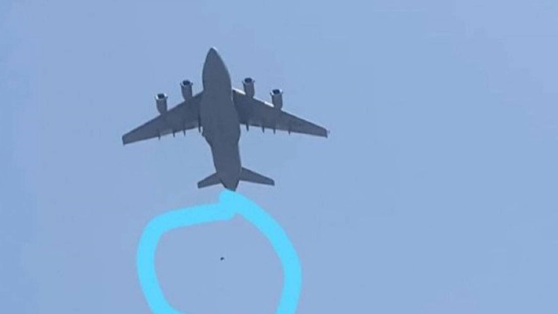 طائرة أمريكية تغادر أفغانستان