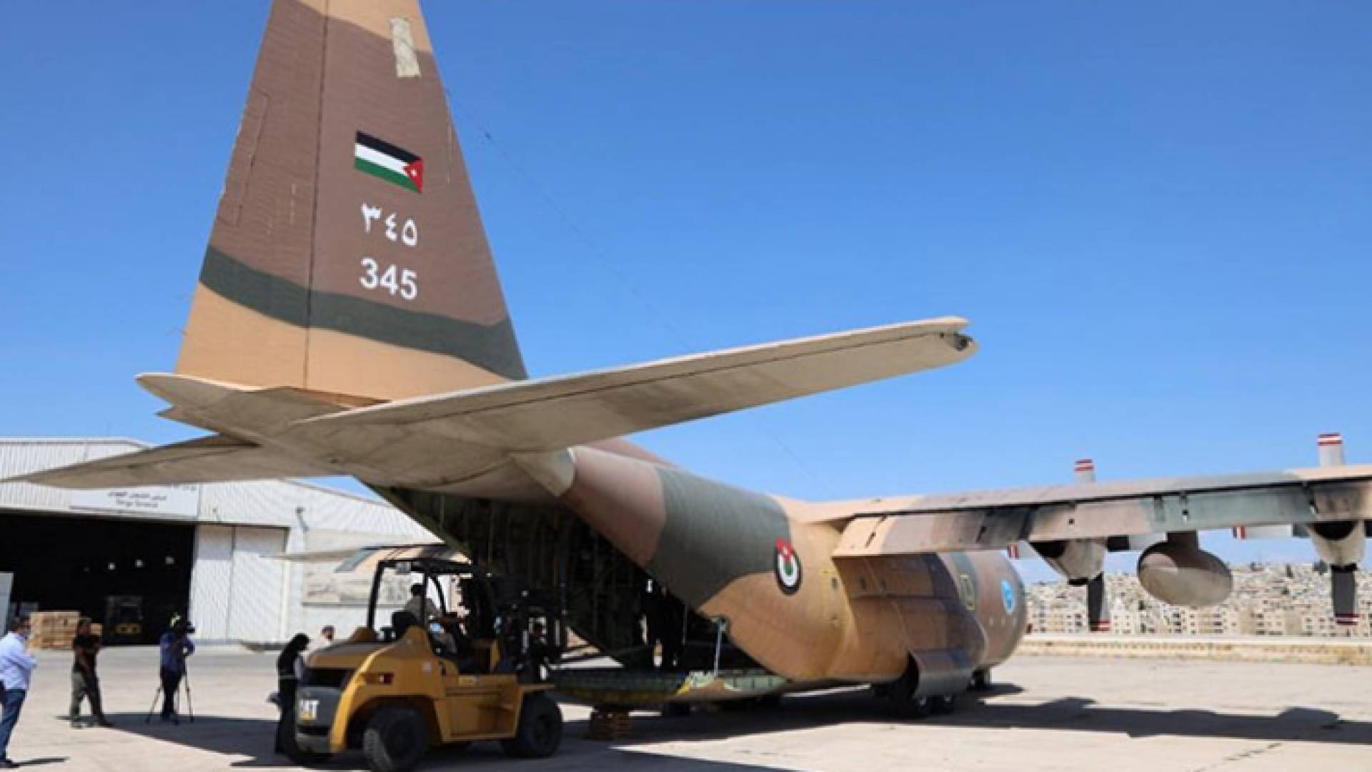 طائرة المساعدات الأردنية