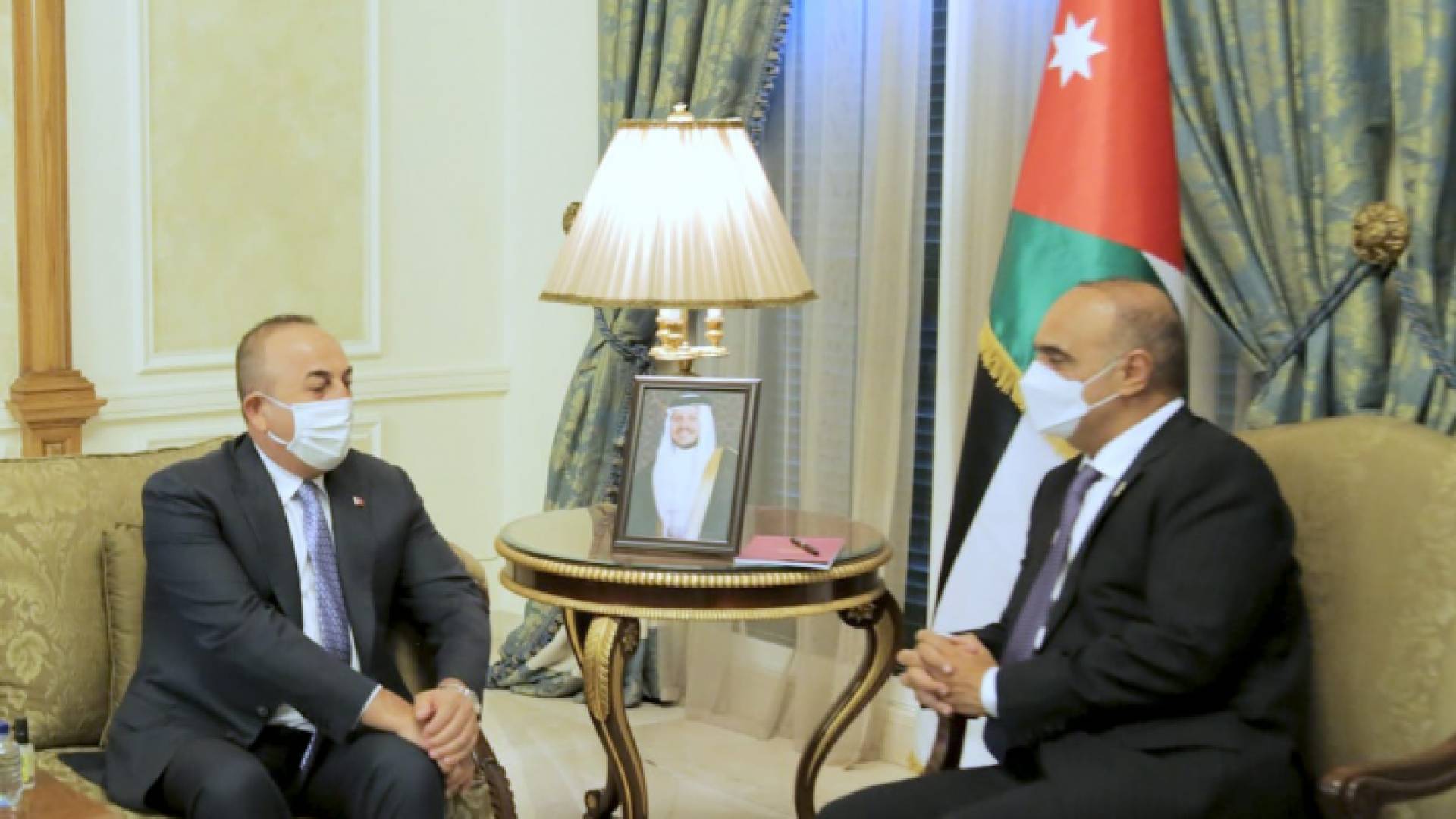 جانب من لقاء رئيس الوزراء بشر الخصاونة ووزير الخارجية التركي مولود تشاووش أوغلو