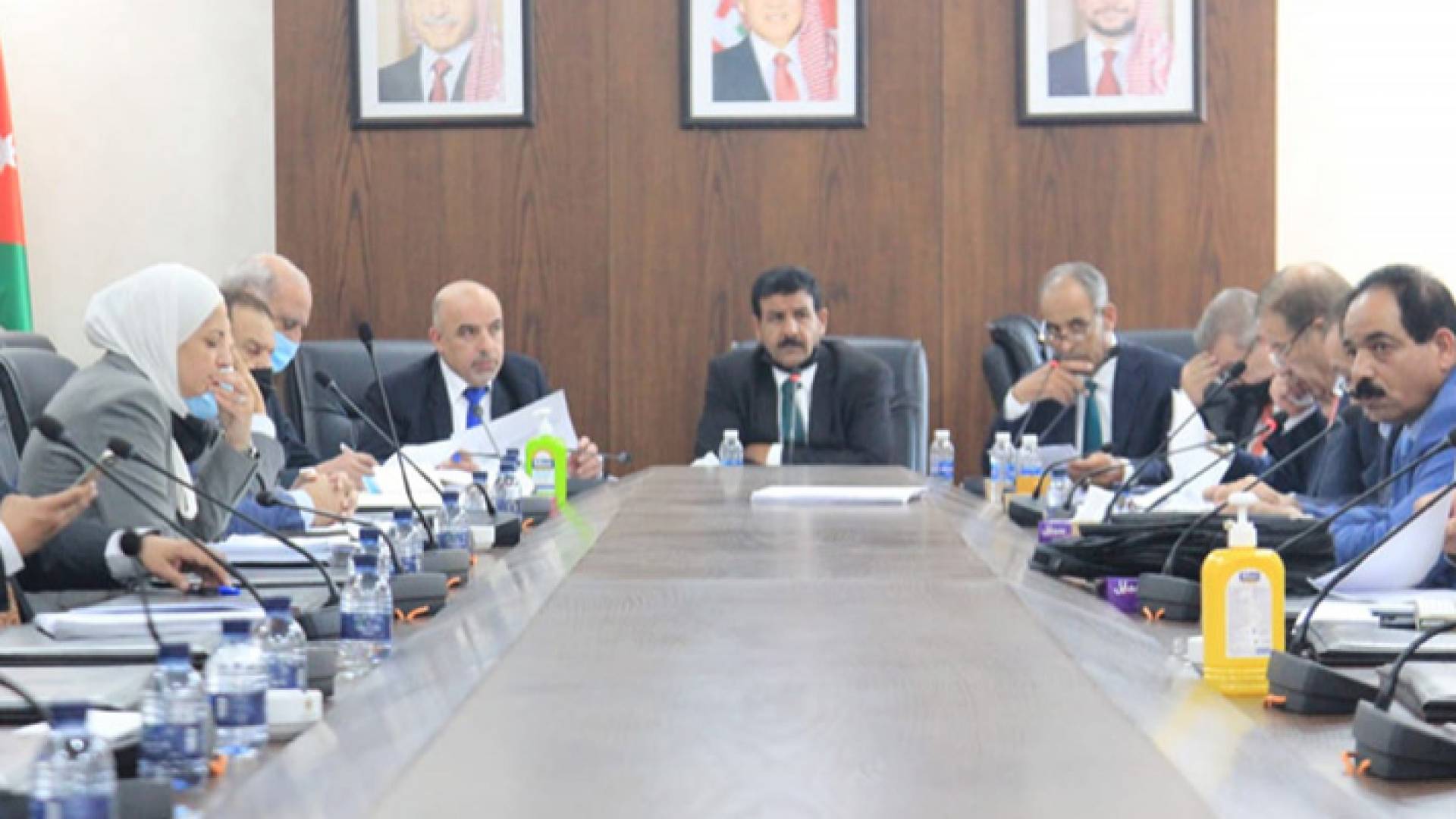 اللجنة القانونية النيابية