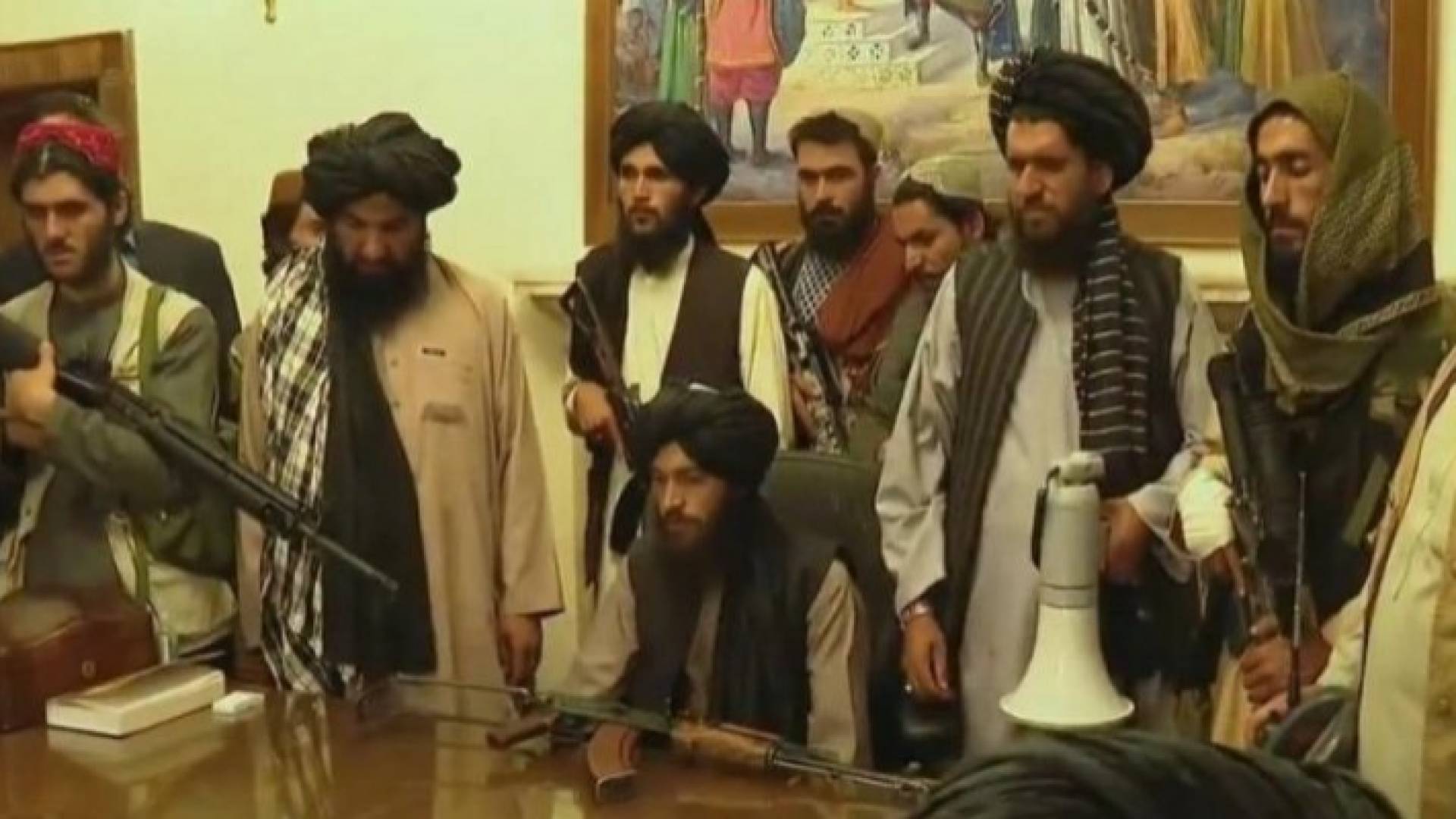 حركة طالبان في القصر الرئاسي