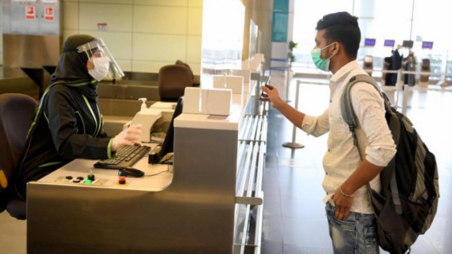 السعودية.. تمديد صلاحية الإقامة وتأشيرات الزيارة دون مقابل لنهاية أيلول