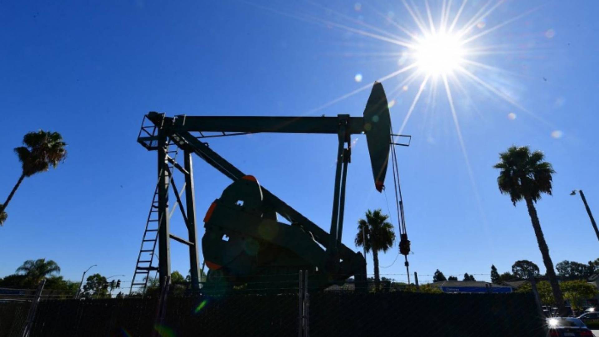 منصة نفط - تعبيرية