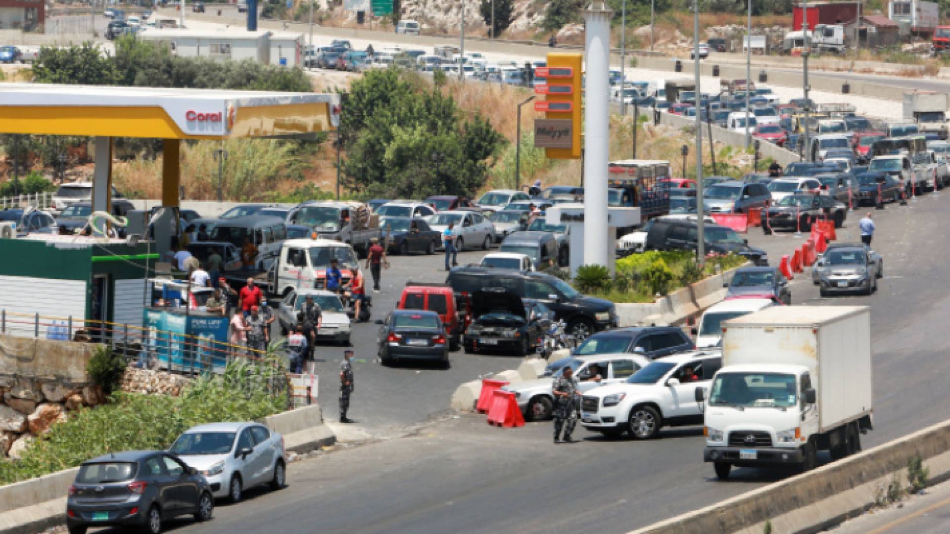 تنعكس أزمة المحروقات على مختلف القطاعات في لبنان