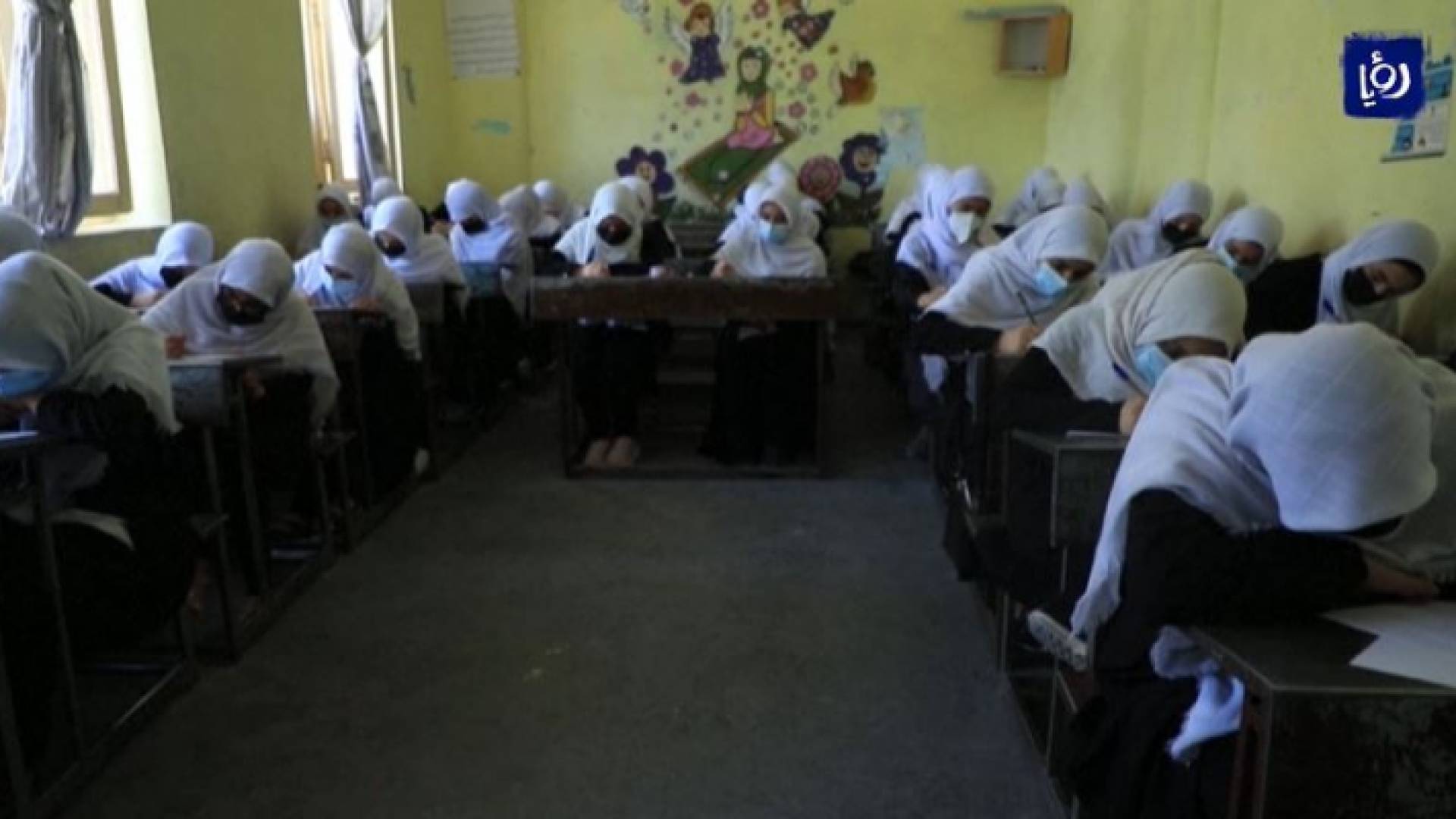 فتيات يعدن إلى المدرسة في ظل حكم طالبان بأفغانستان