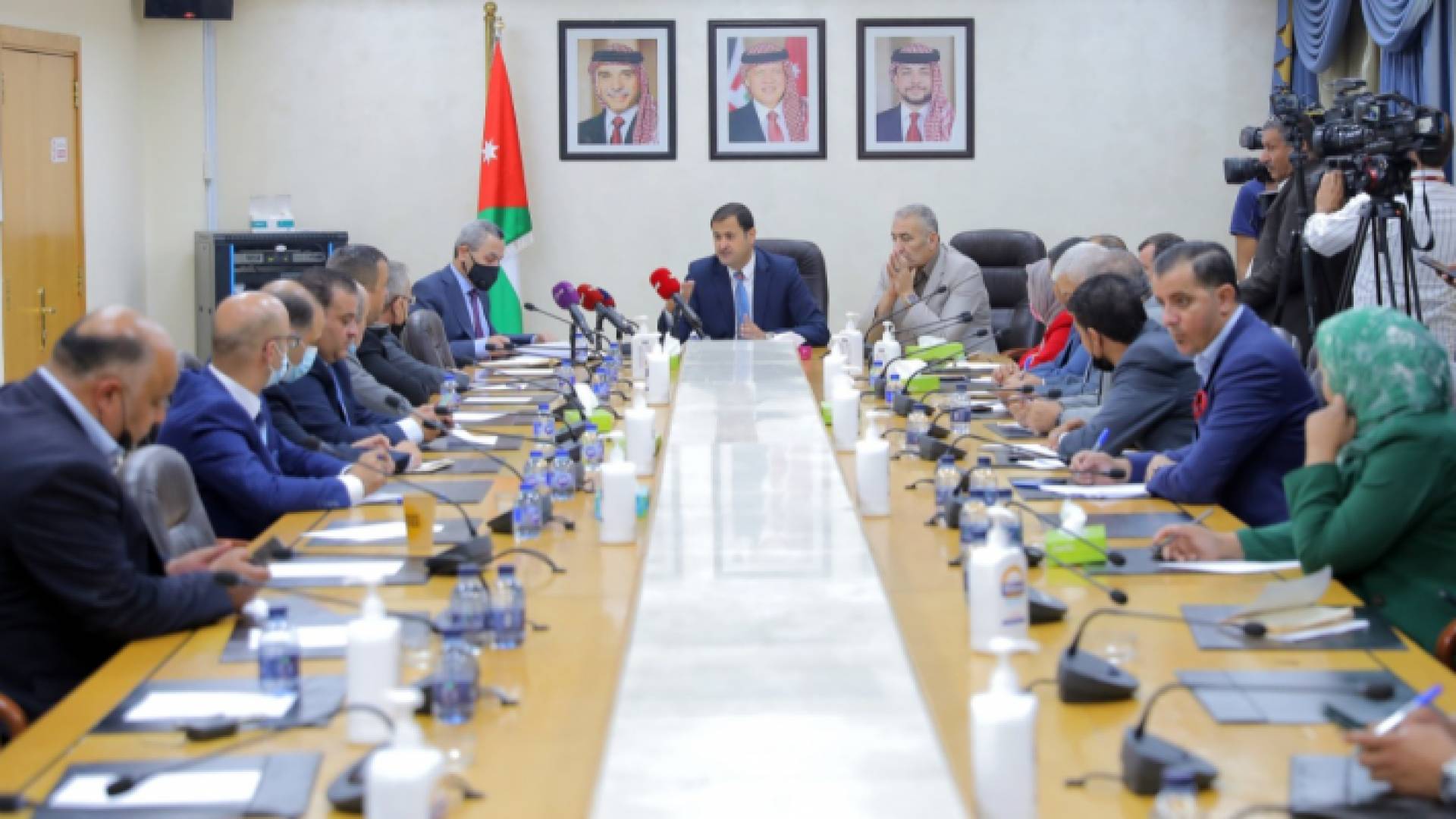 اجتماع لجنة التعليم النيابية مع وزير التربية والتعليم محمد أبو قديس