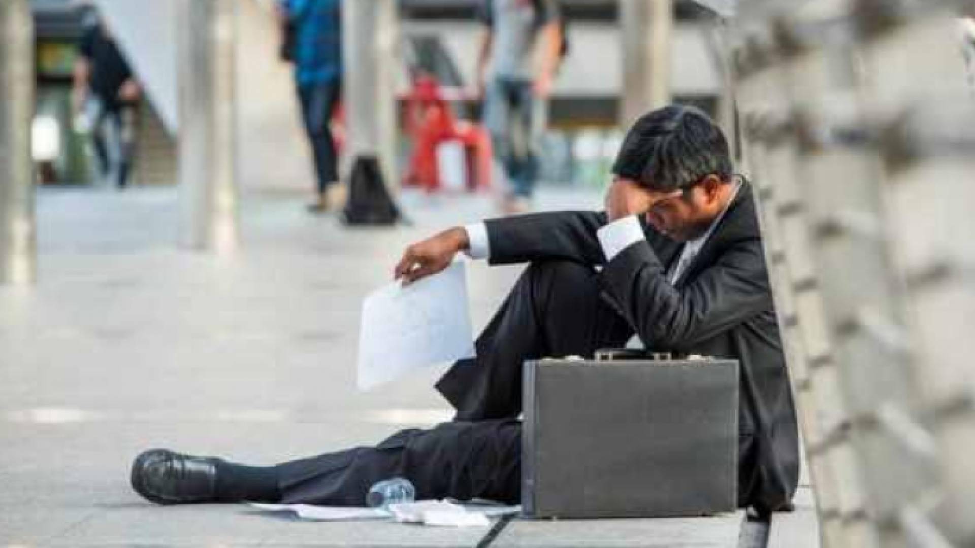 شاب عاطل عن العمل - تعبيرية