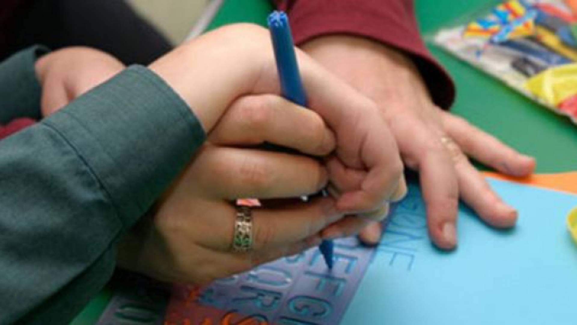 تعليم أطفال لذوي الإعاقة - تعبيرية