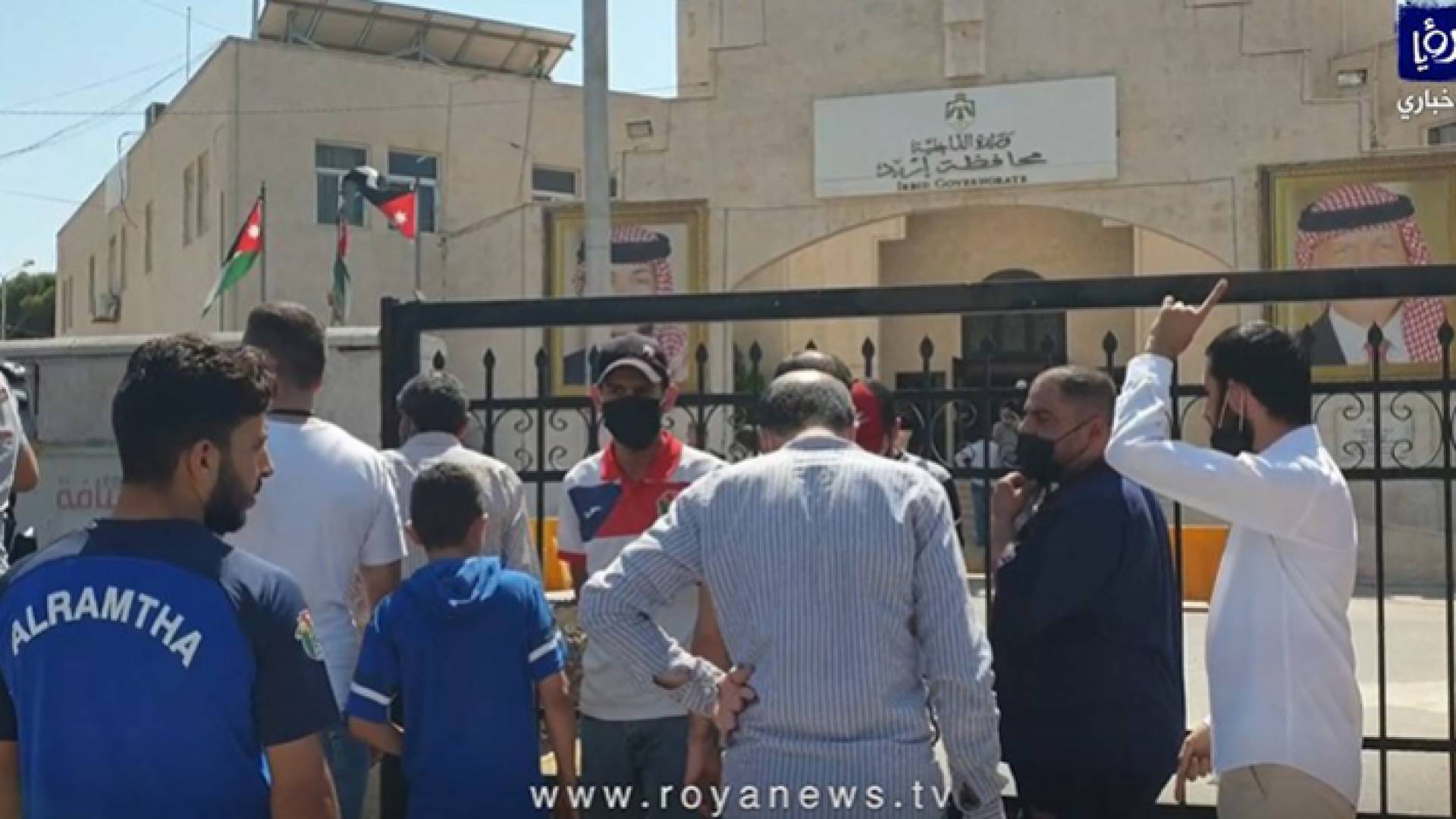 اعتصام أبناء عشيرة الزعبي أمام مبنى محافظة اربد