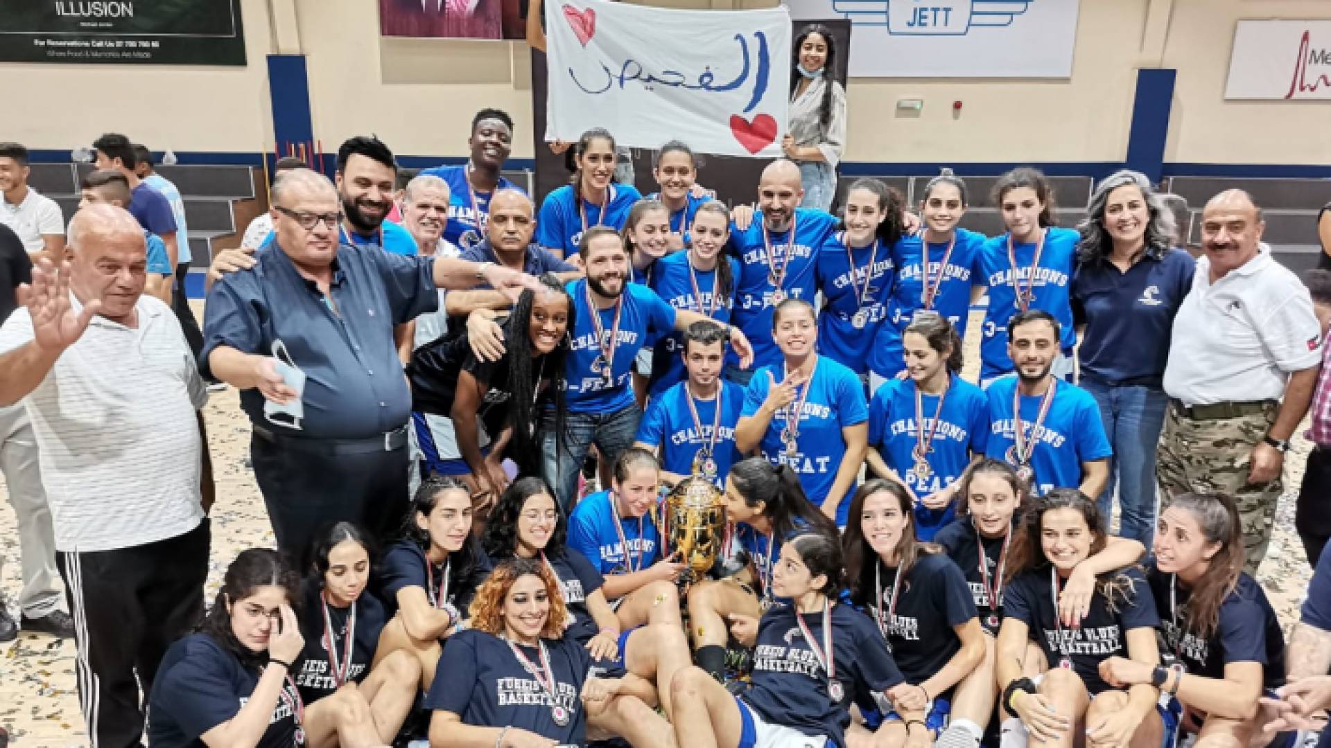 جانب من التتويج