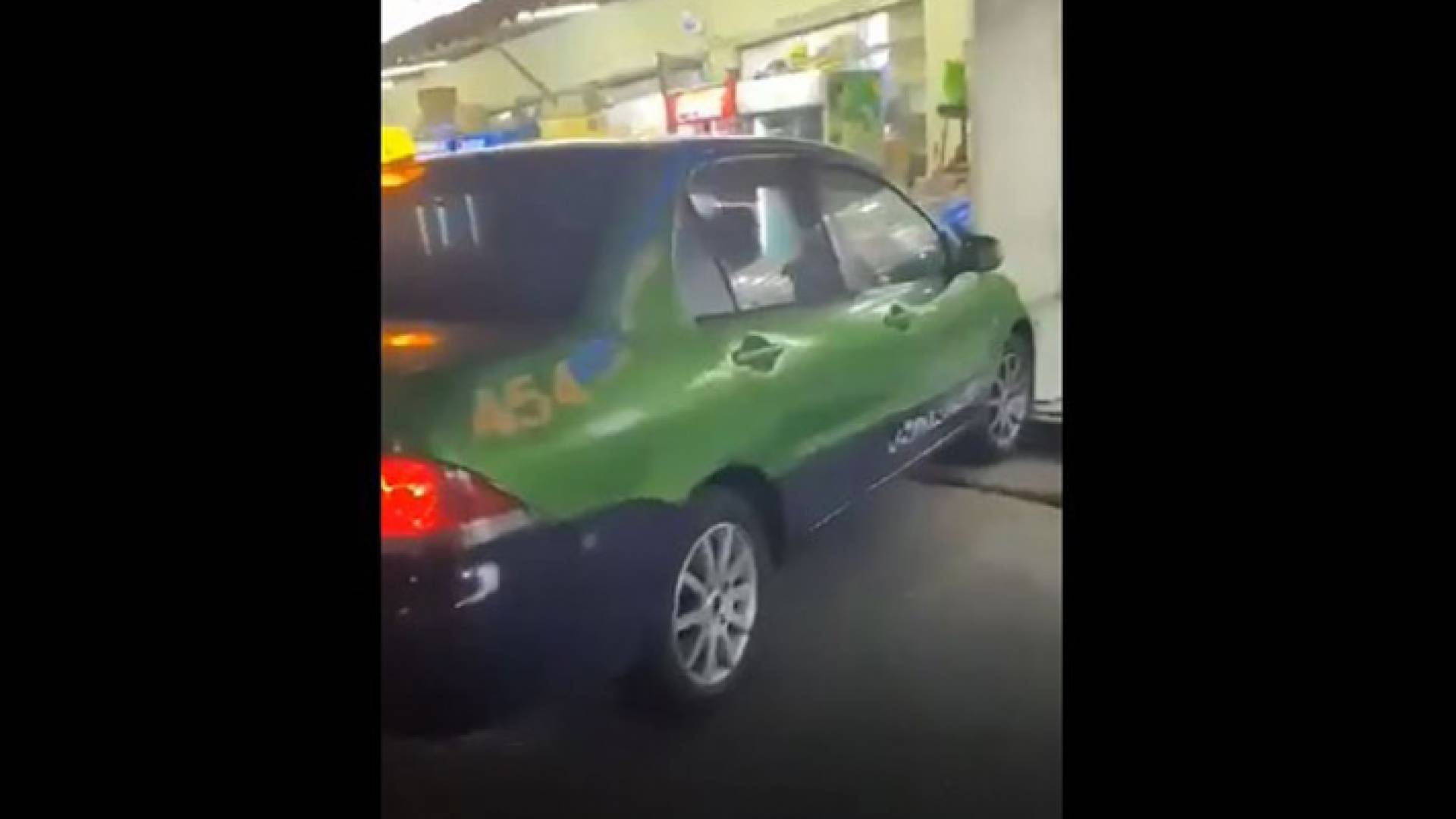 من مقطع الفيديو المتداول لسائق التكسي الذي كان يعرض مقطع إباحي داخل مركبته