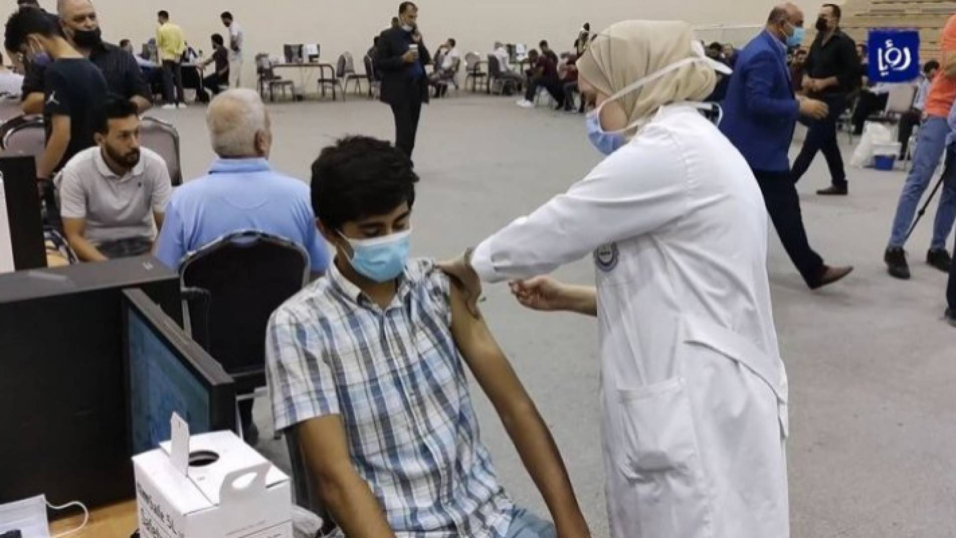 من أحد مراكز التطعيم
