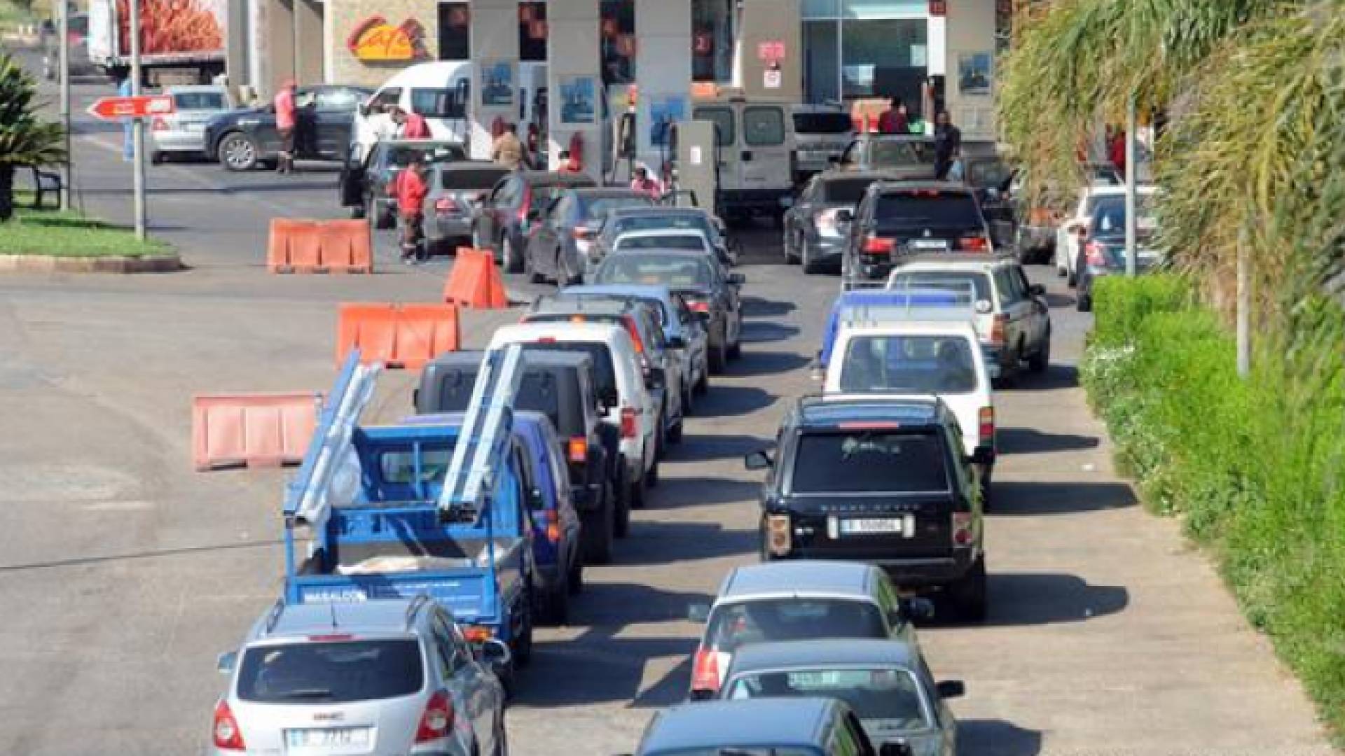 أزمة على محطة محروقات في لبنان - ارشيفية