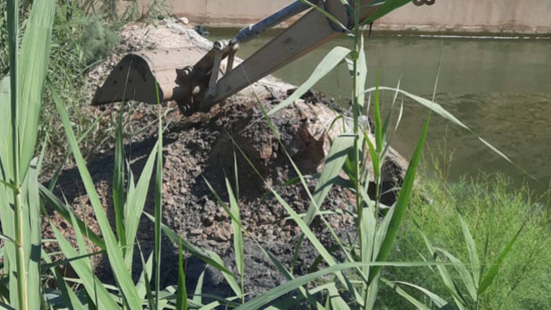 اعتداء على خطوط مياه في وادي خشيبة