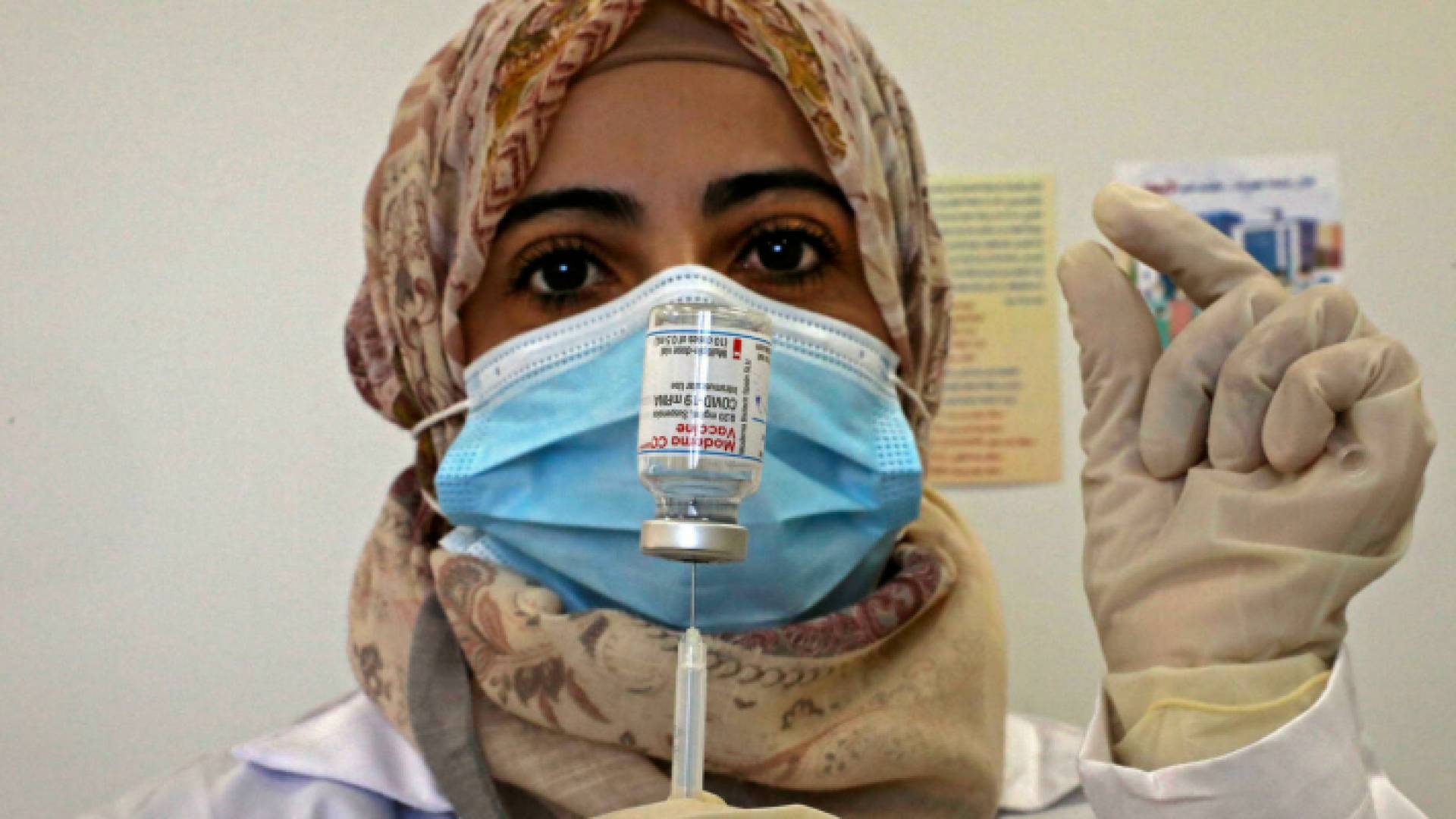 حملة التطعيم ضد كورونا مستمرة في فلسطين