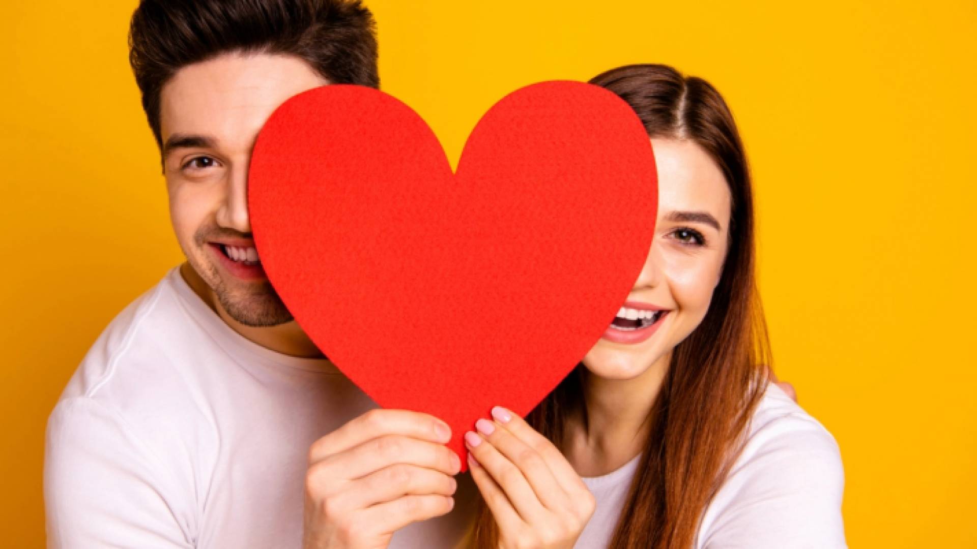 4 عوامل رئيسية تؤدي للحب