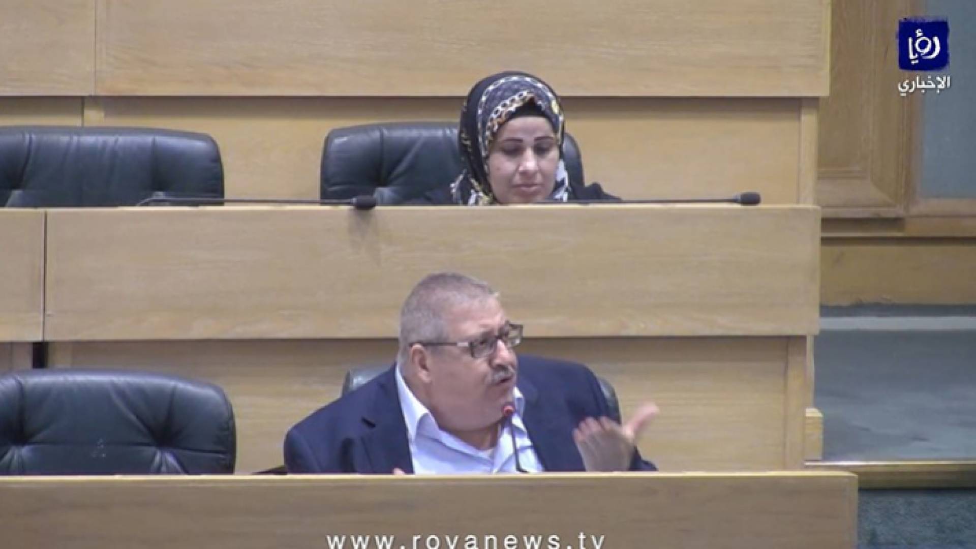 النائب رائد السميرات خلال جلسة النواب