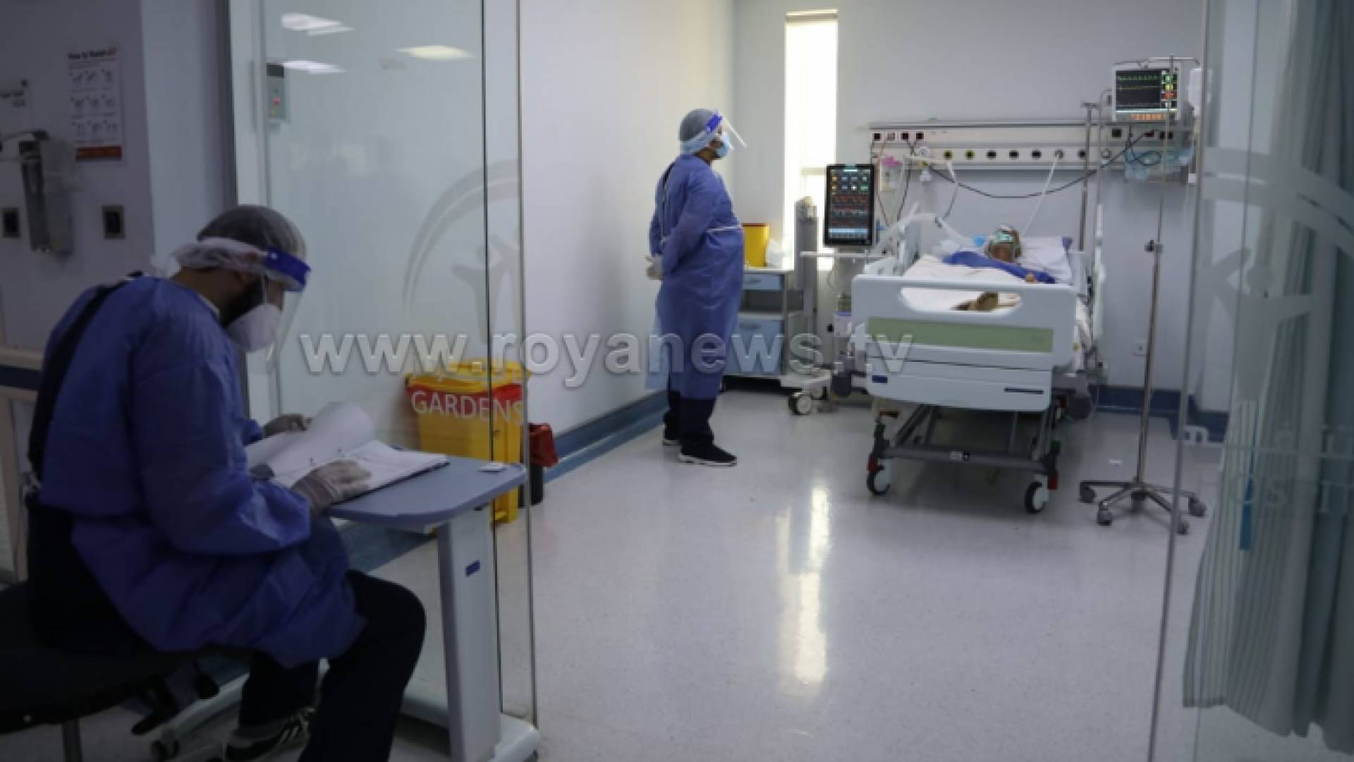 مريض كورونا يتلقى العلاج في أحد المستشفيات المخصصة