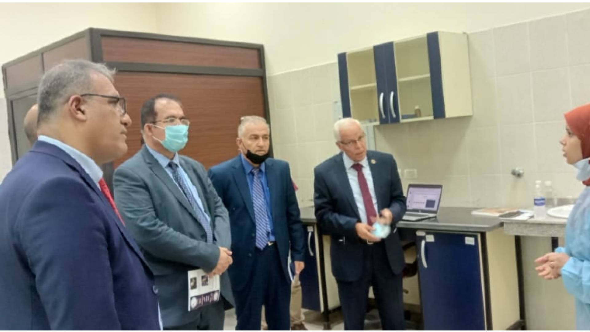 وفد من "الاقليمي لتدريس علوم الفضاء" برئاسة الدكتور عوني الخصاونة يزور معهد أبحاث وتطبيقات الليزر في مصر