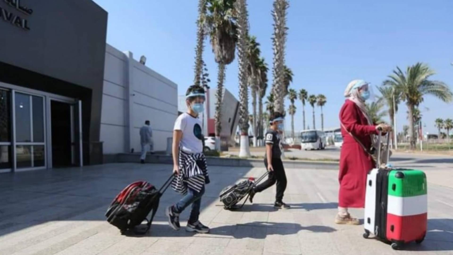 فتح معبر رفح الخميس للعالقين والبضائع