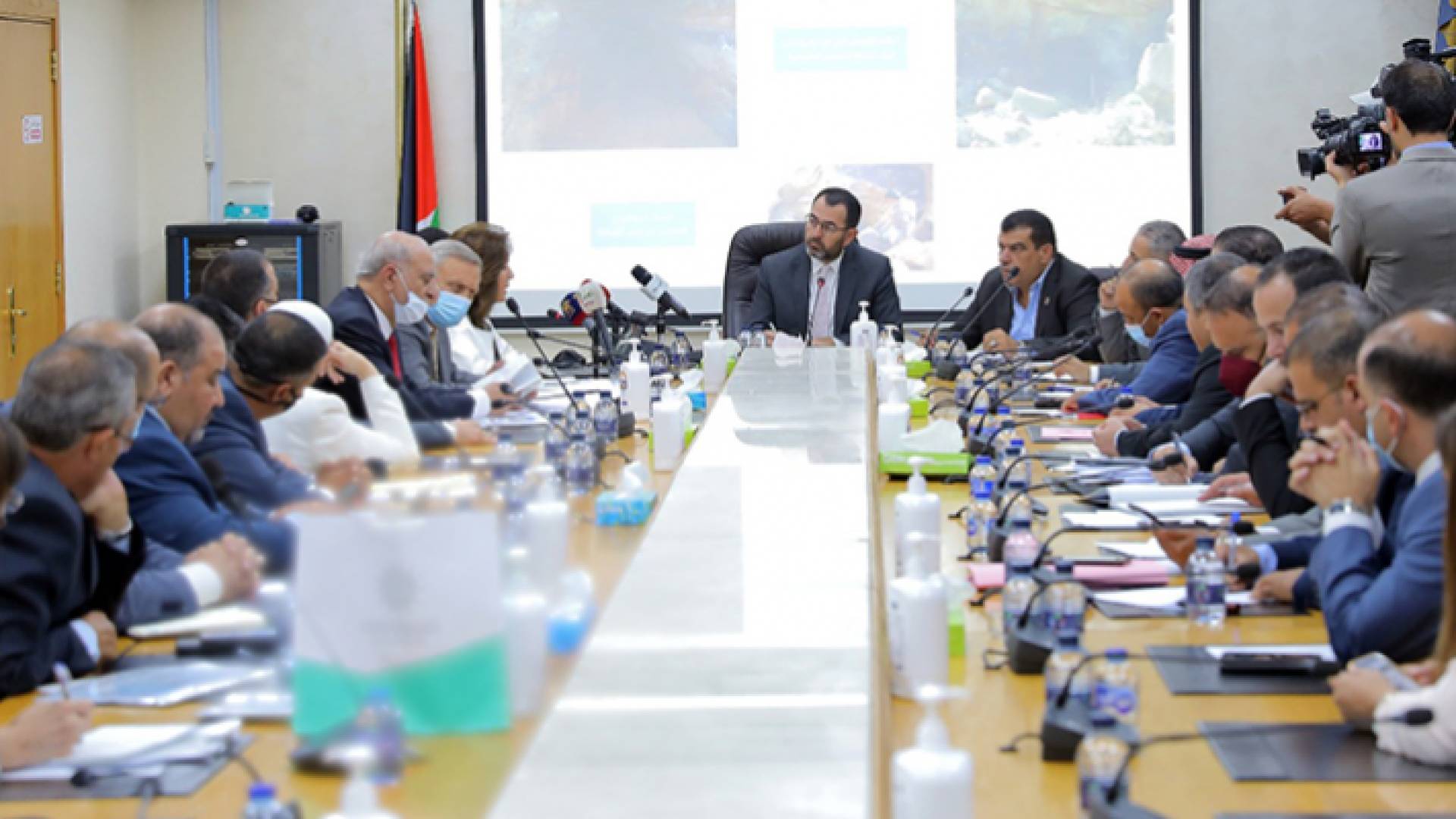 اجتماع الطاقة النيابية مع الوفد الحكومي