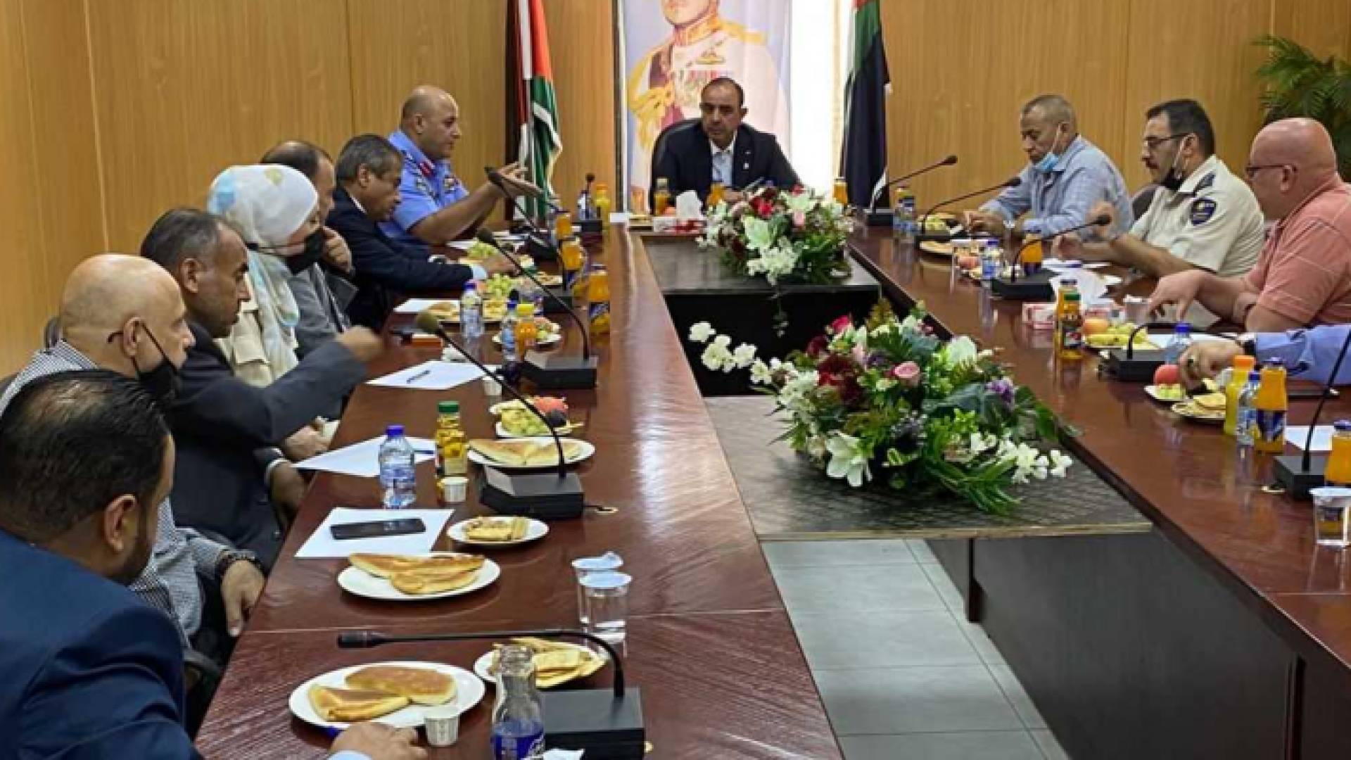 الحباشنة يطلع على حركة المسافرين والشحن عبر جسر الملك حسين