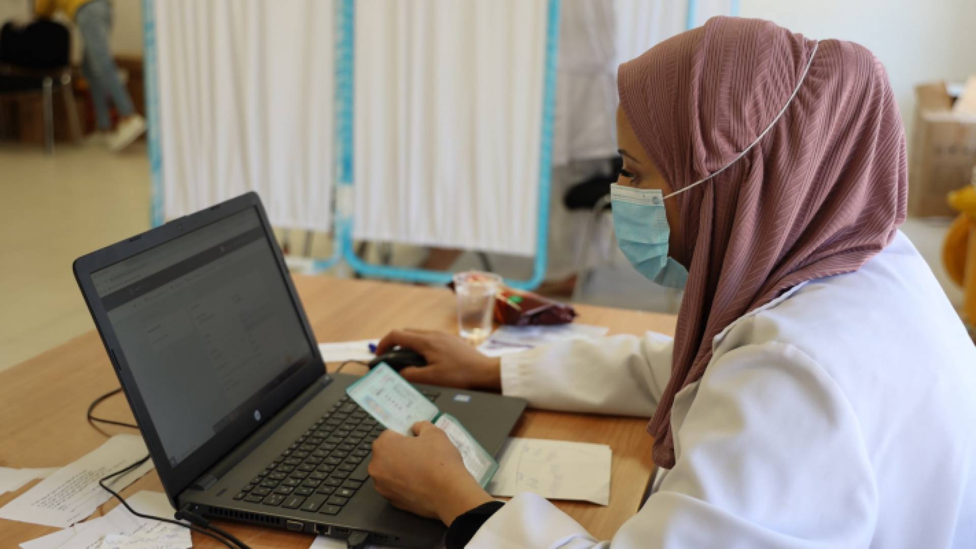 موظفة بوزارة الصحة الفلسطينية